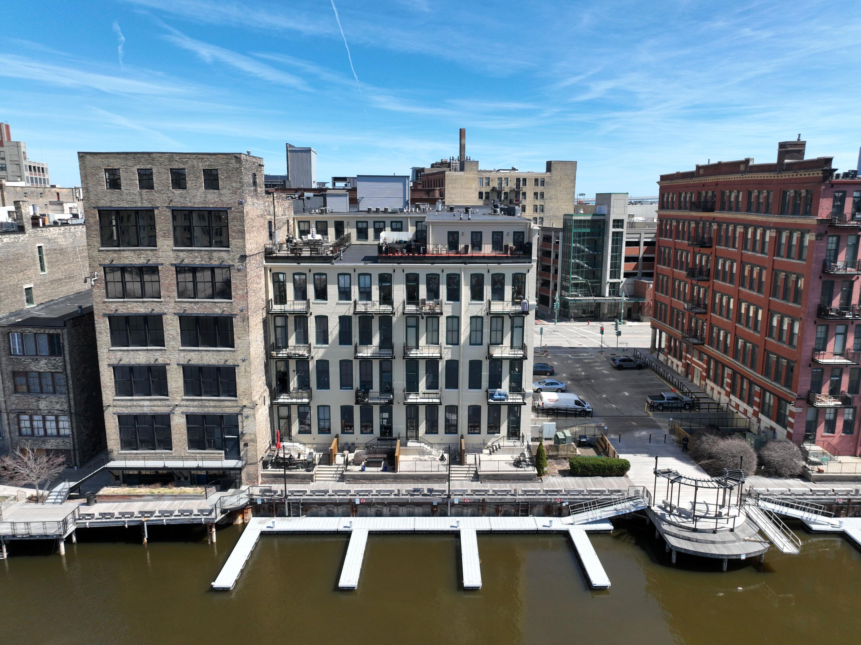 205 N Water St Unit: 404