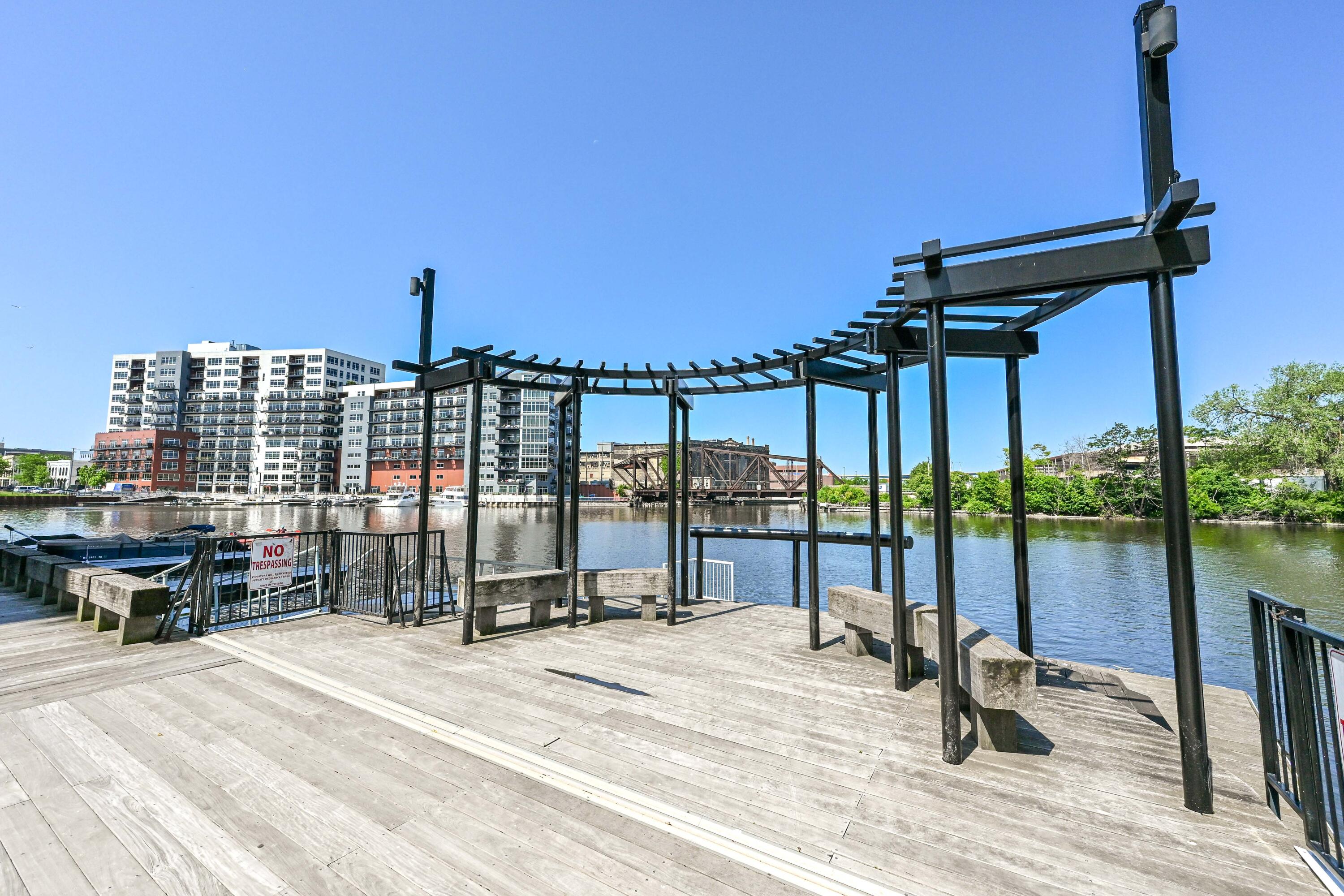 205 N Water St Unit: 404