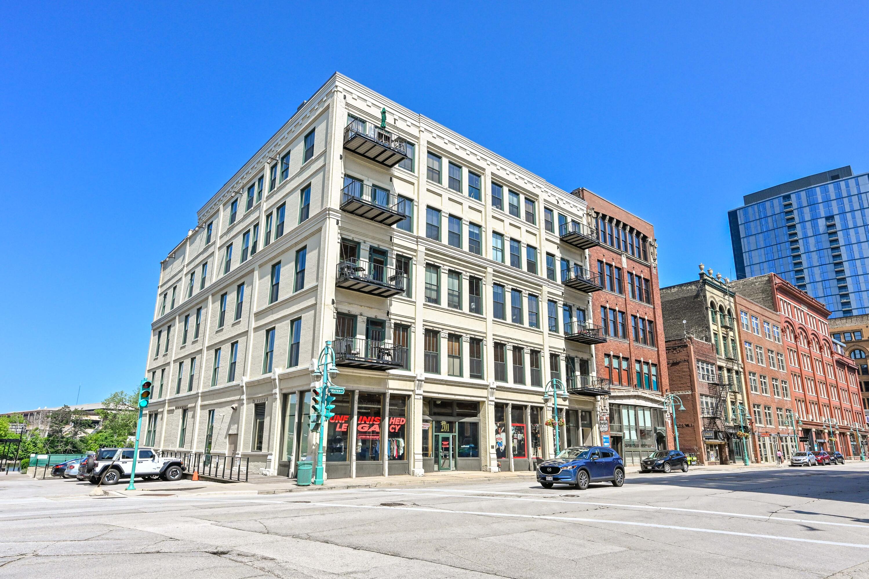 205 N Water St Unit: 404