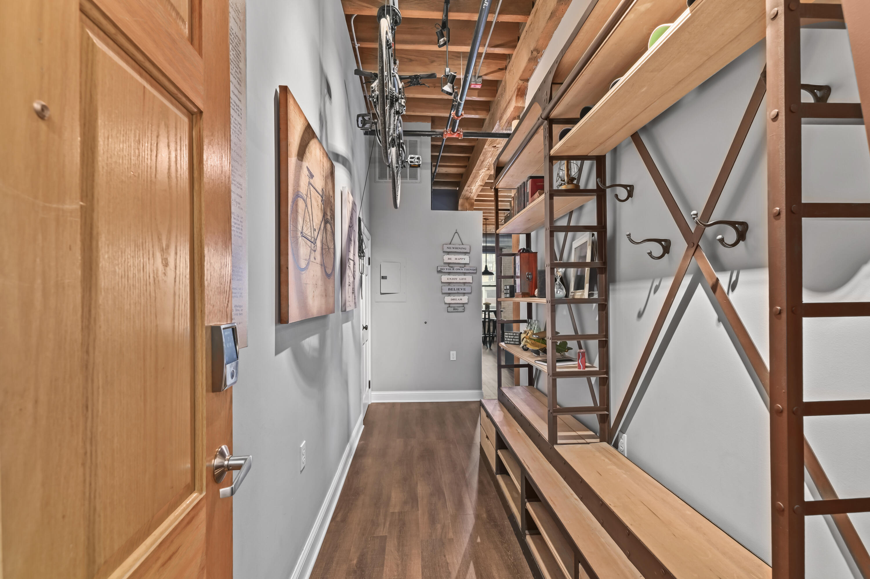 205 N Water St Unit: 404