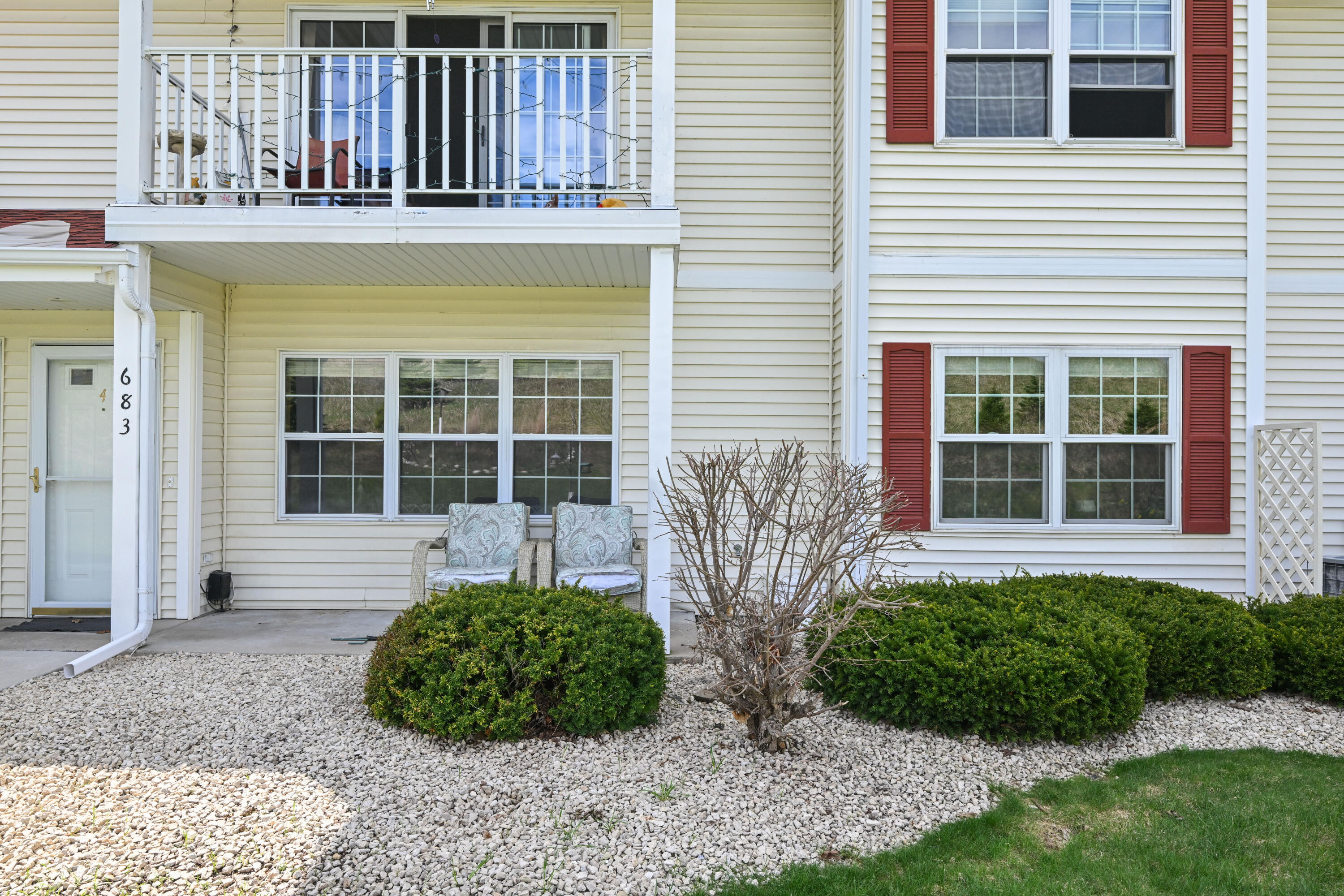 683 Wood River Ct Unit: 4