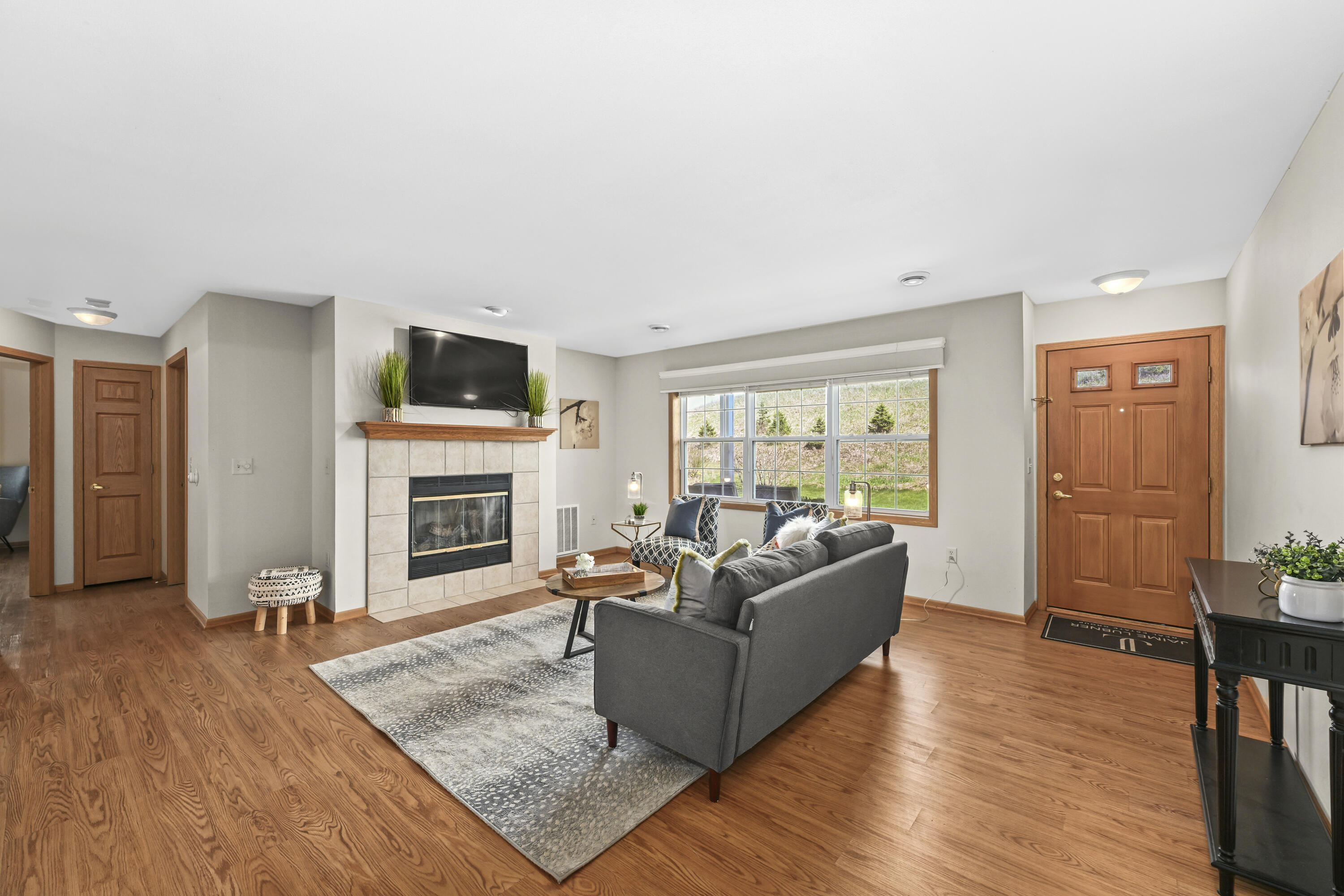 683 Wood River Ct Unit: 4