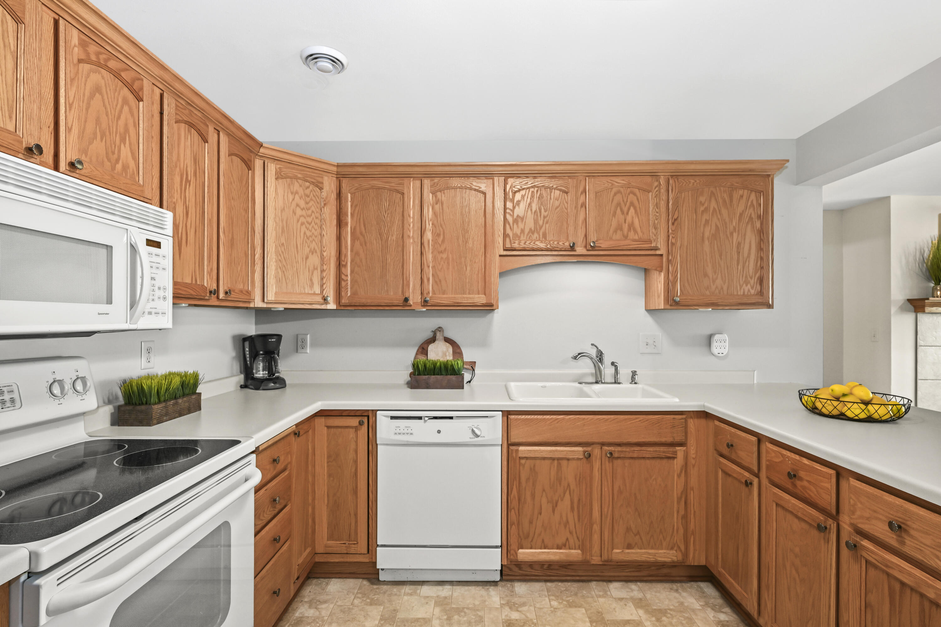 683 Wood River Ct Unit: 4