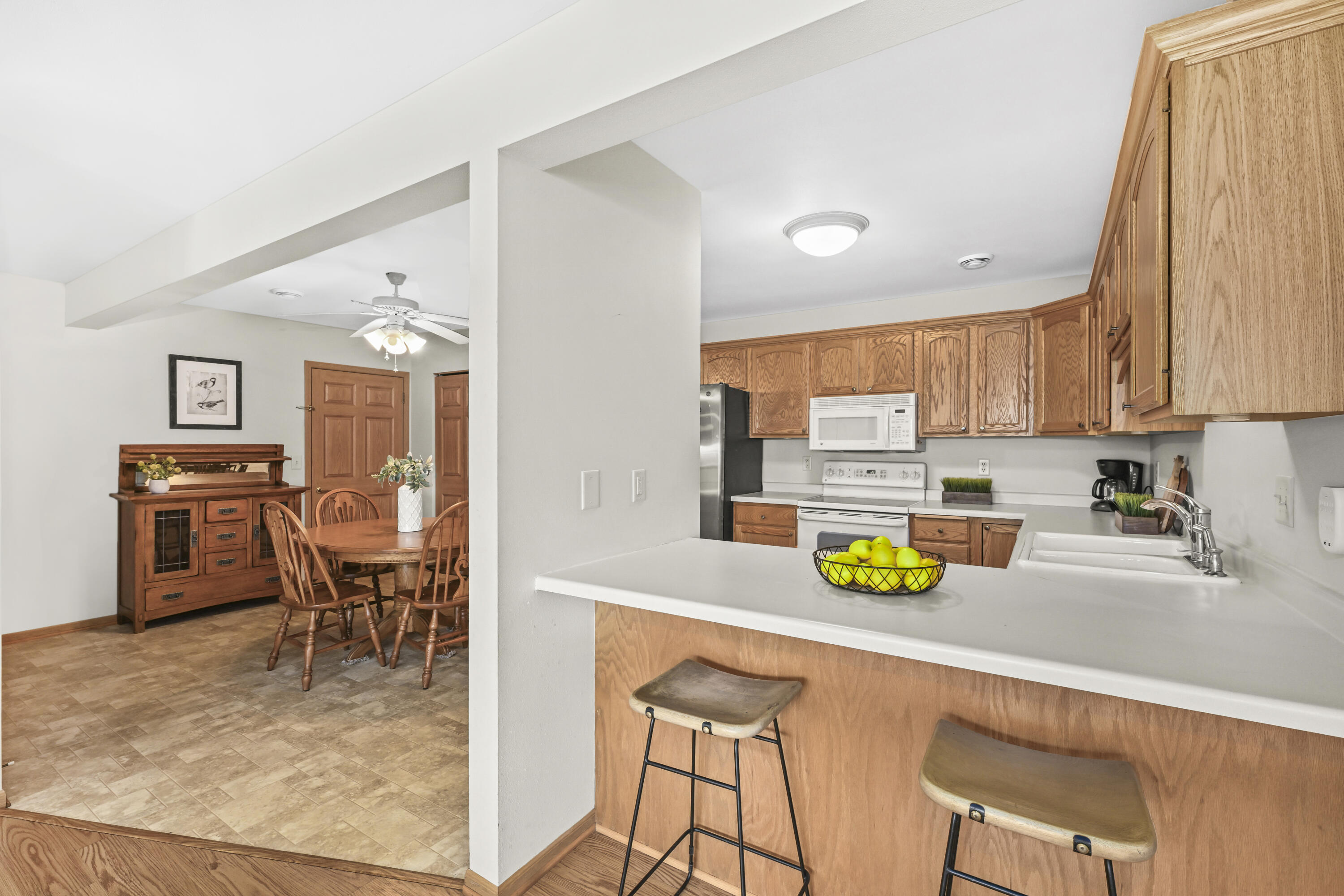 683 Wood River Ct Unit: 4