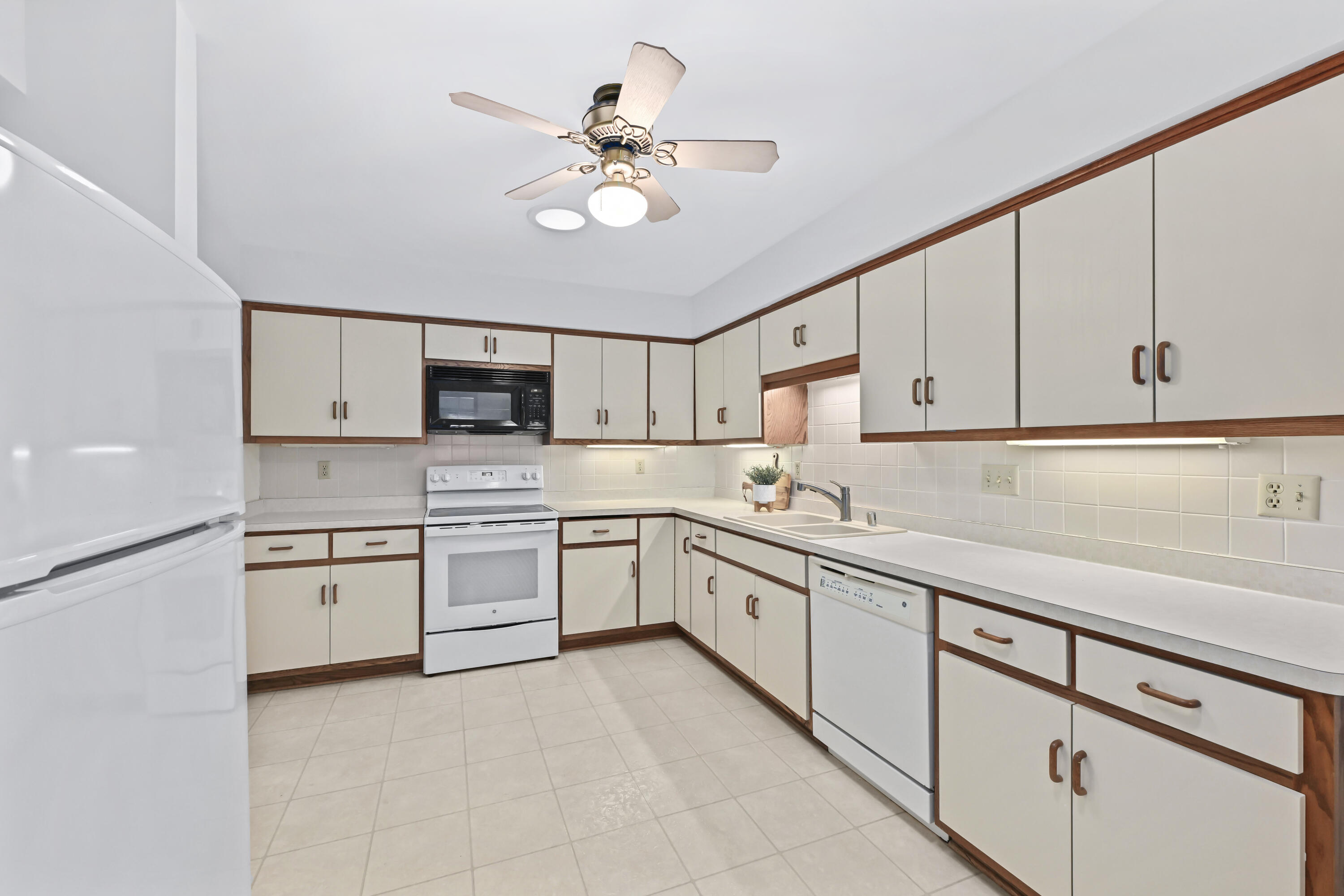 770 Oakwood Ln Unit: D