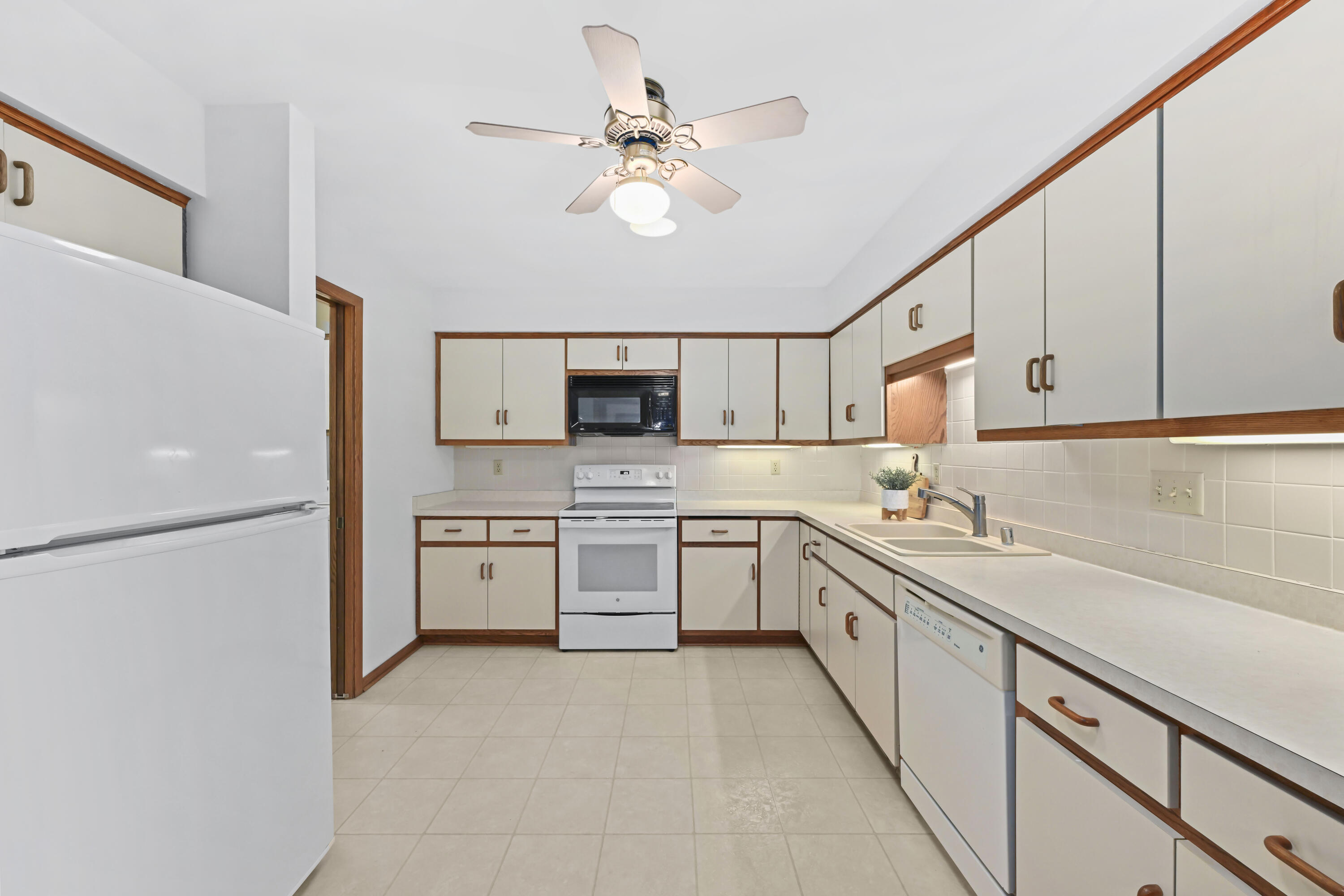 770 Oakwood Ln Unit: D