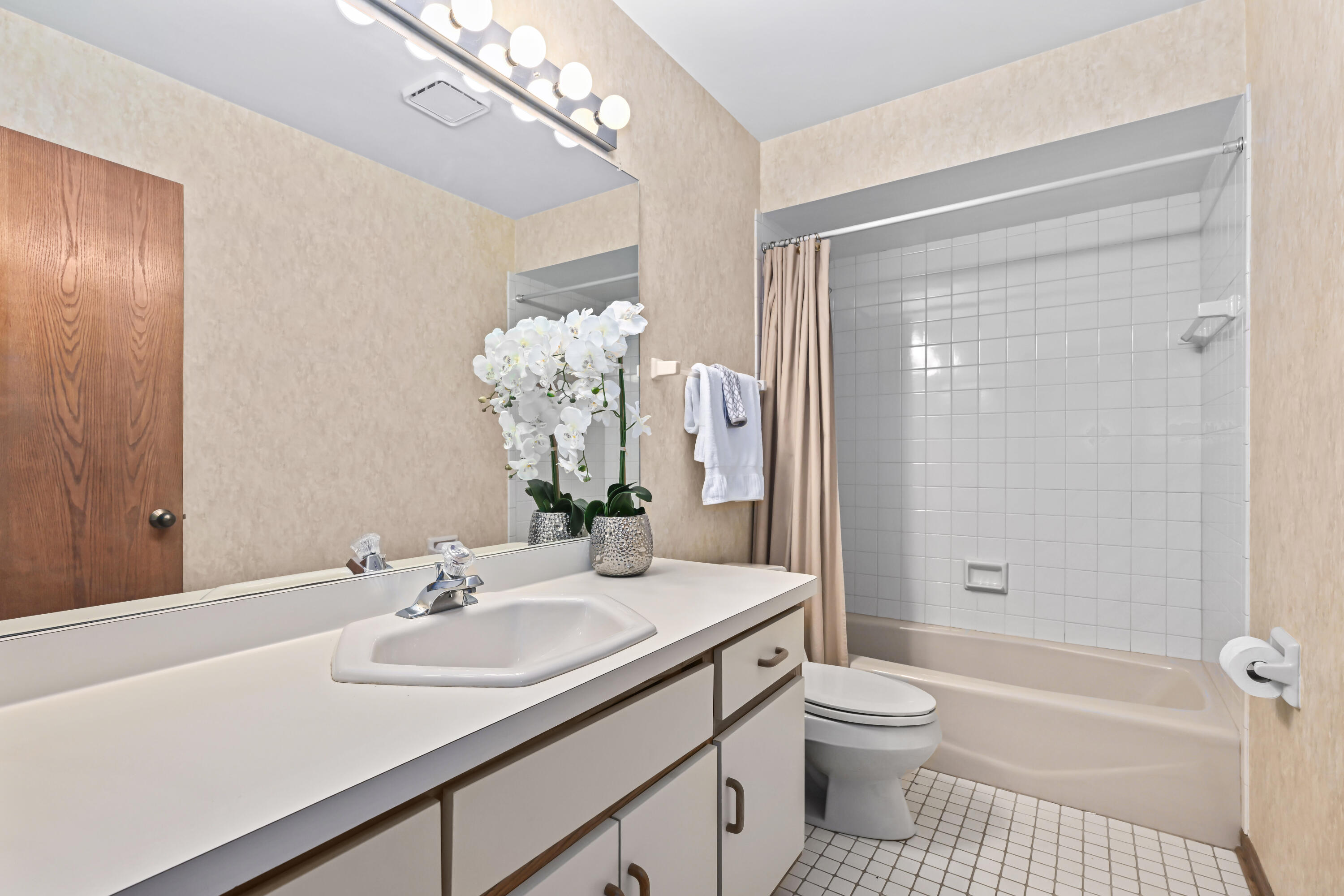 770 Oakwood Ln Unit: D