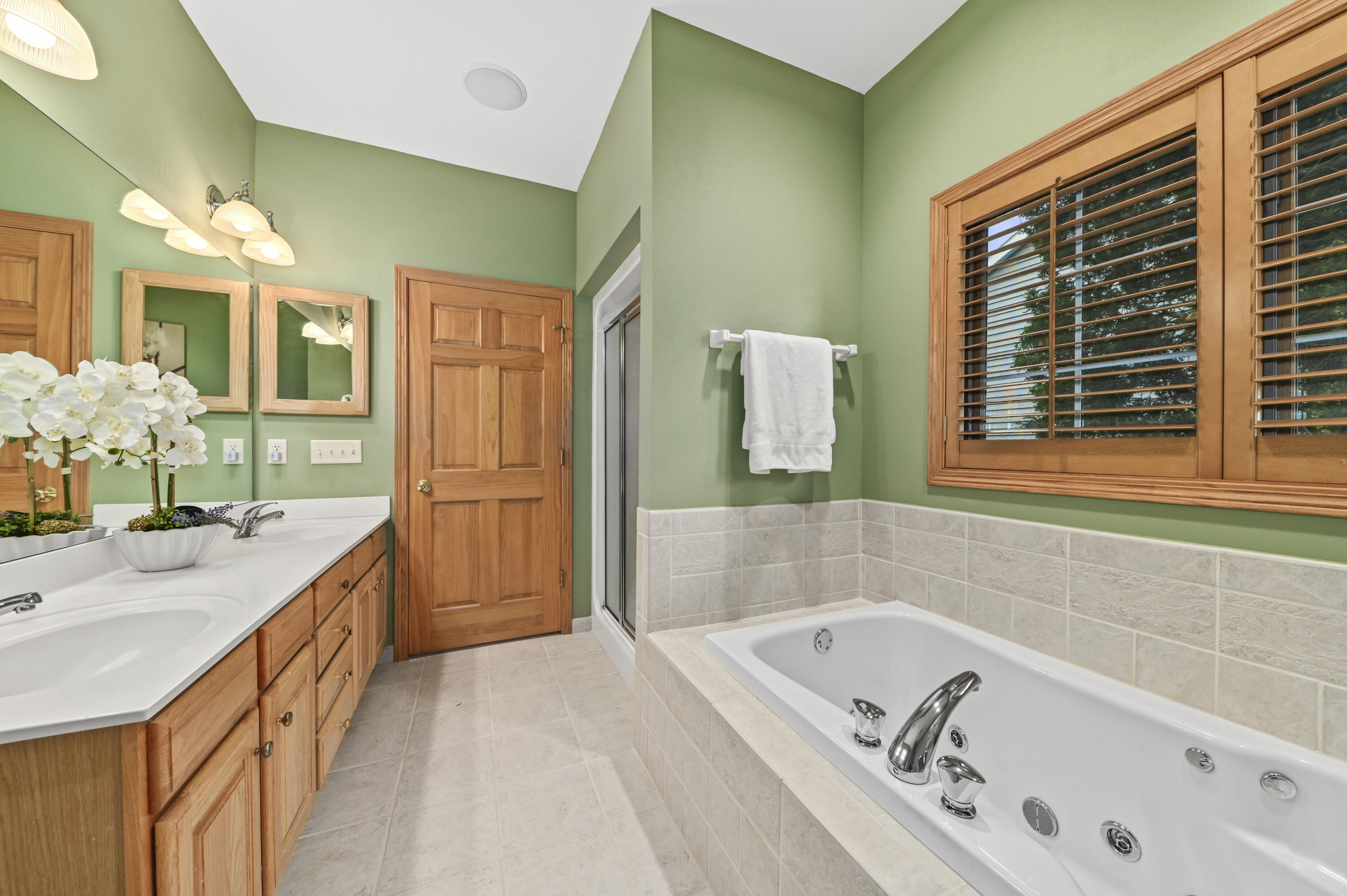 2325 Caribou Ln