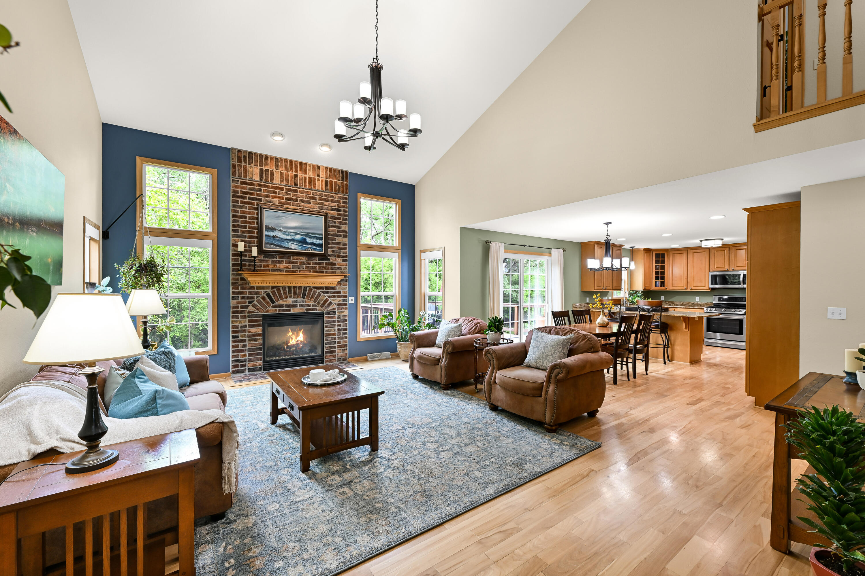 1952 Blackhawk Dr