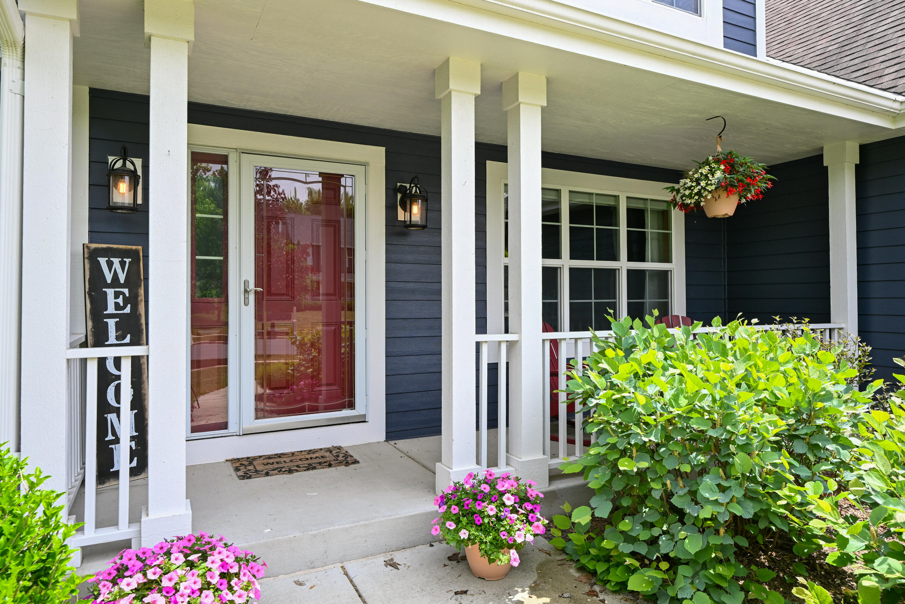 1952 Blackhawk Dr