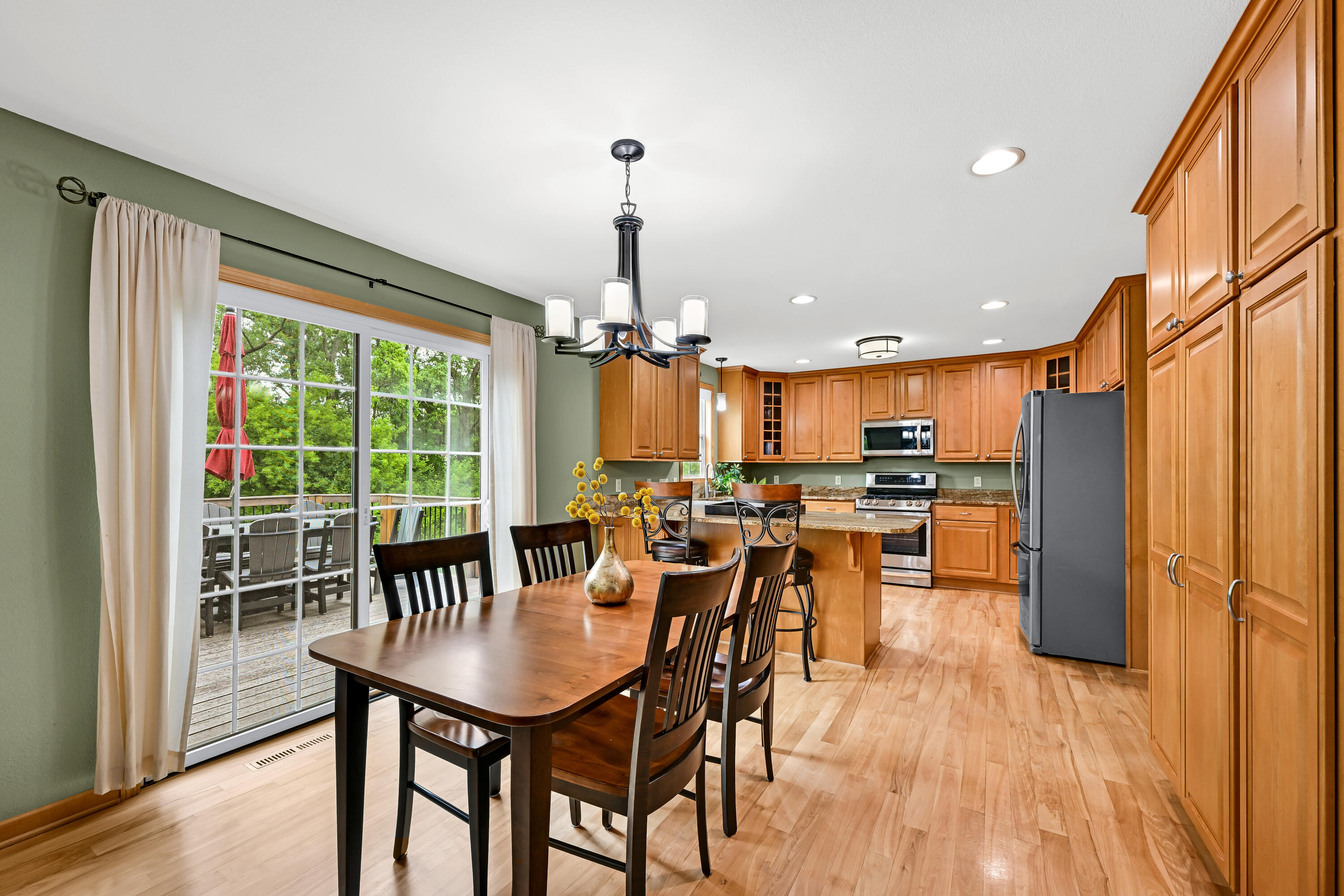 1952 Blackhawk Dr