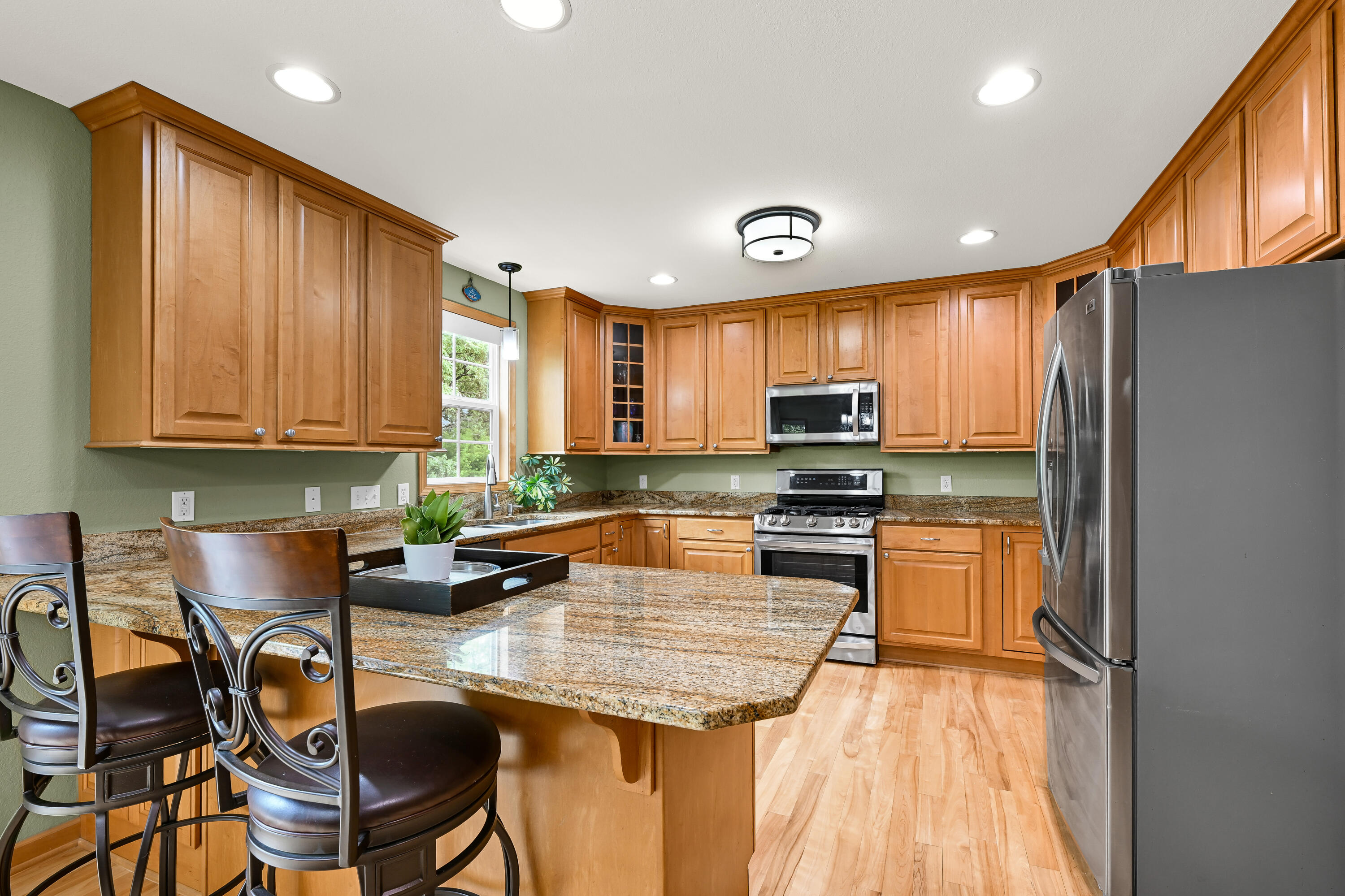 1952 Blackhawk Dr