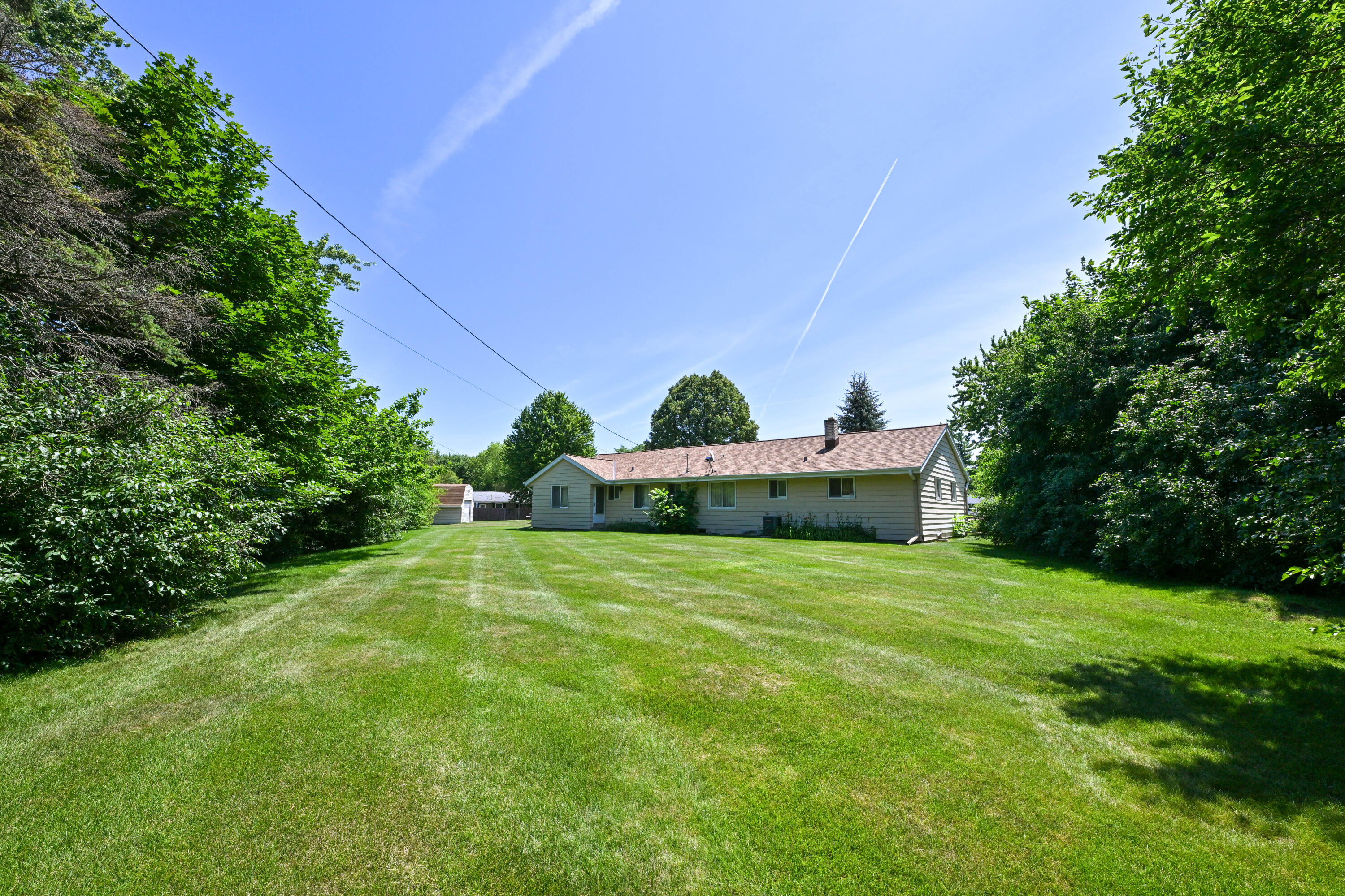 8048 N Greenview Ct