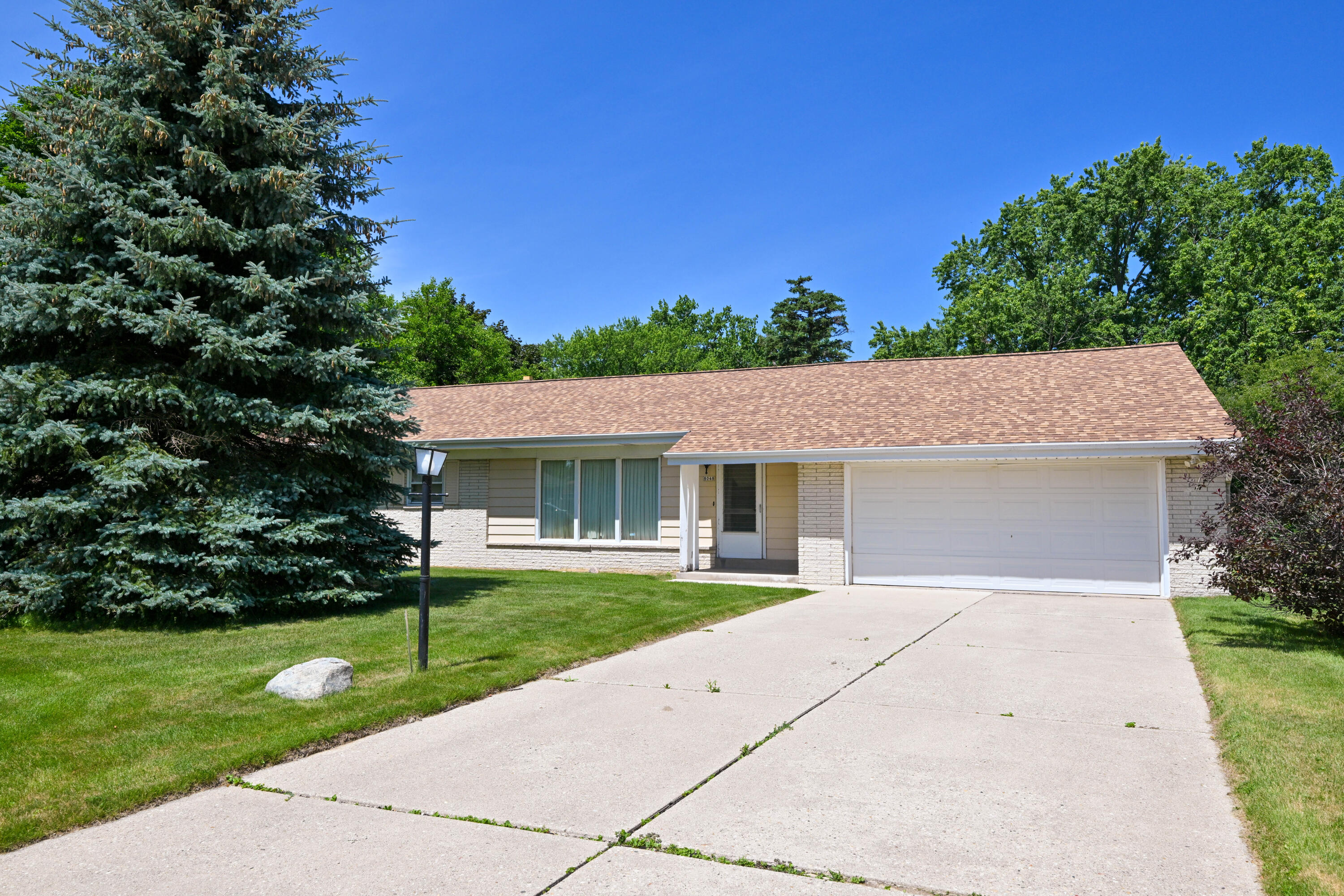 8048 N Greenview Ct