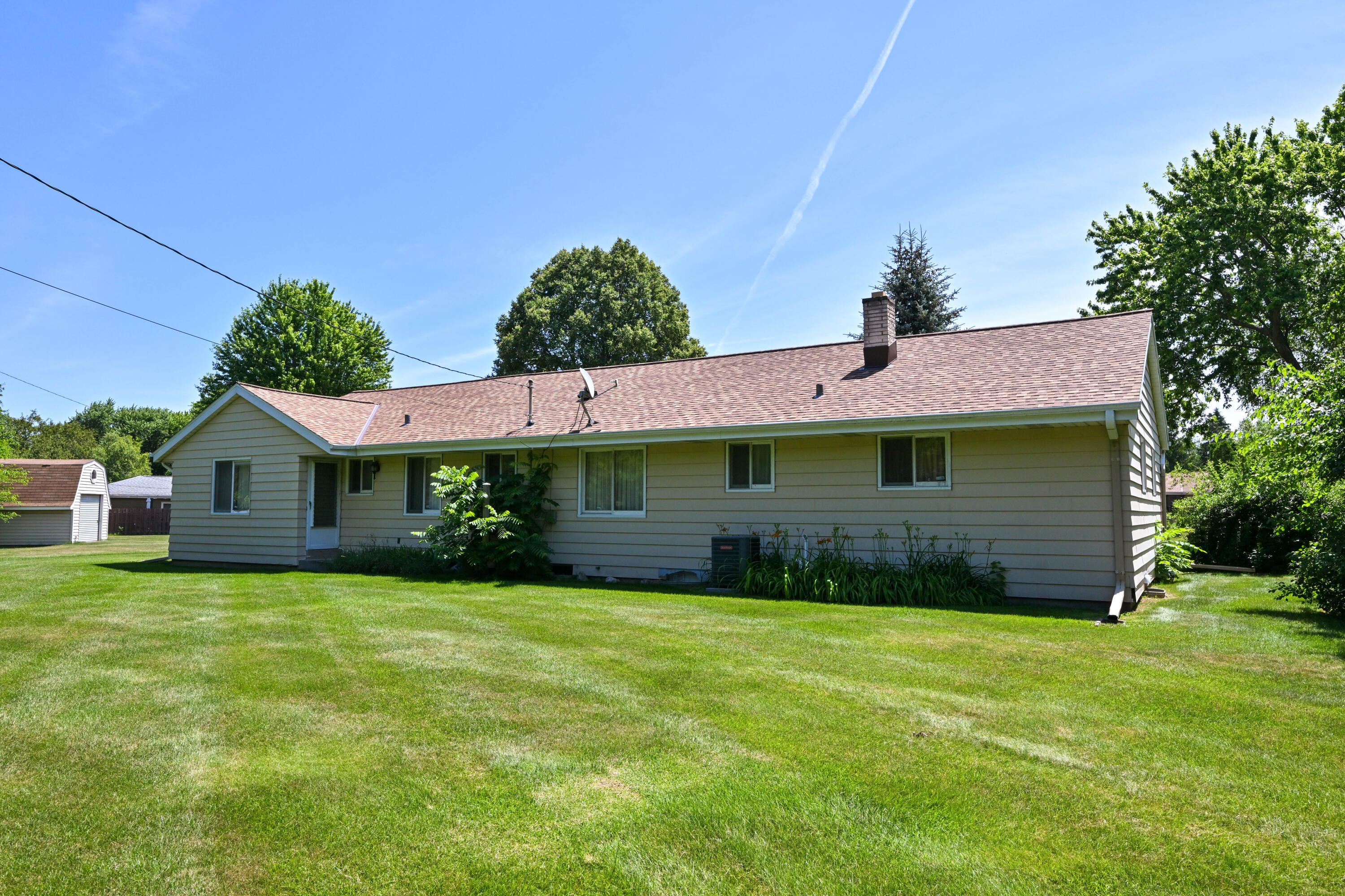 8048 N Greenview Ct