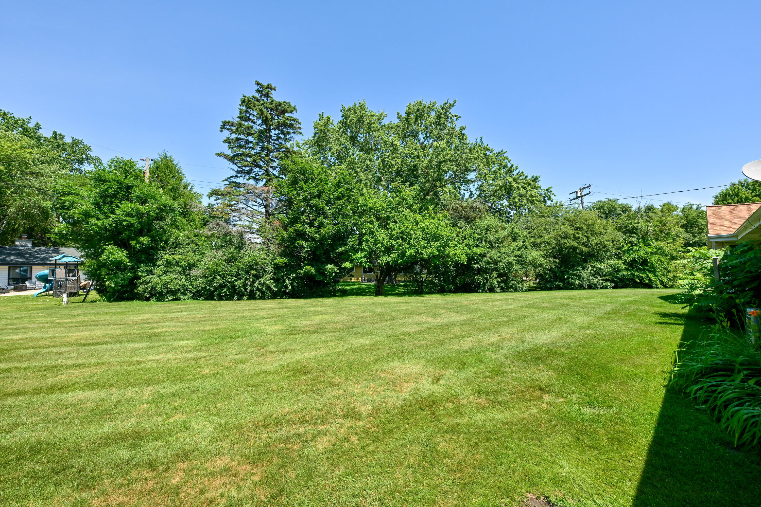 8048 N Greenview Ct