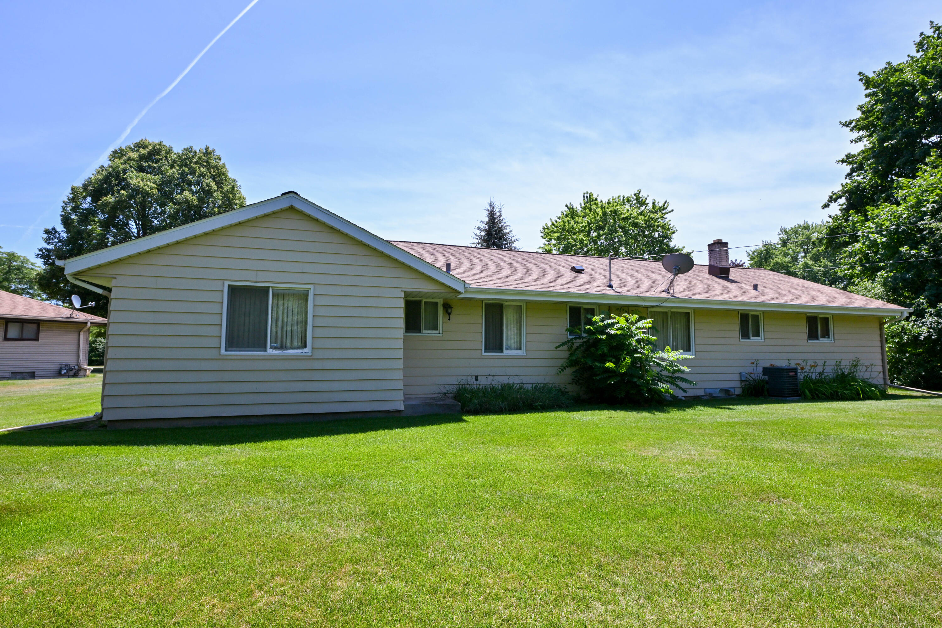 8048 N Greenview Ct