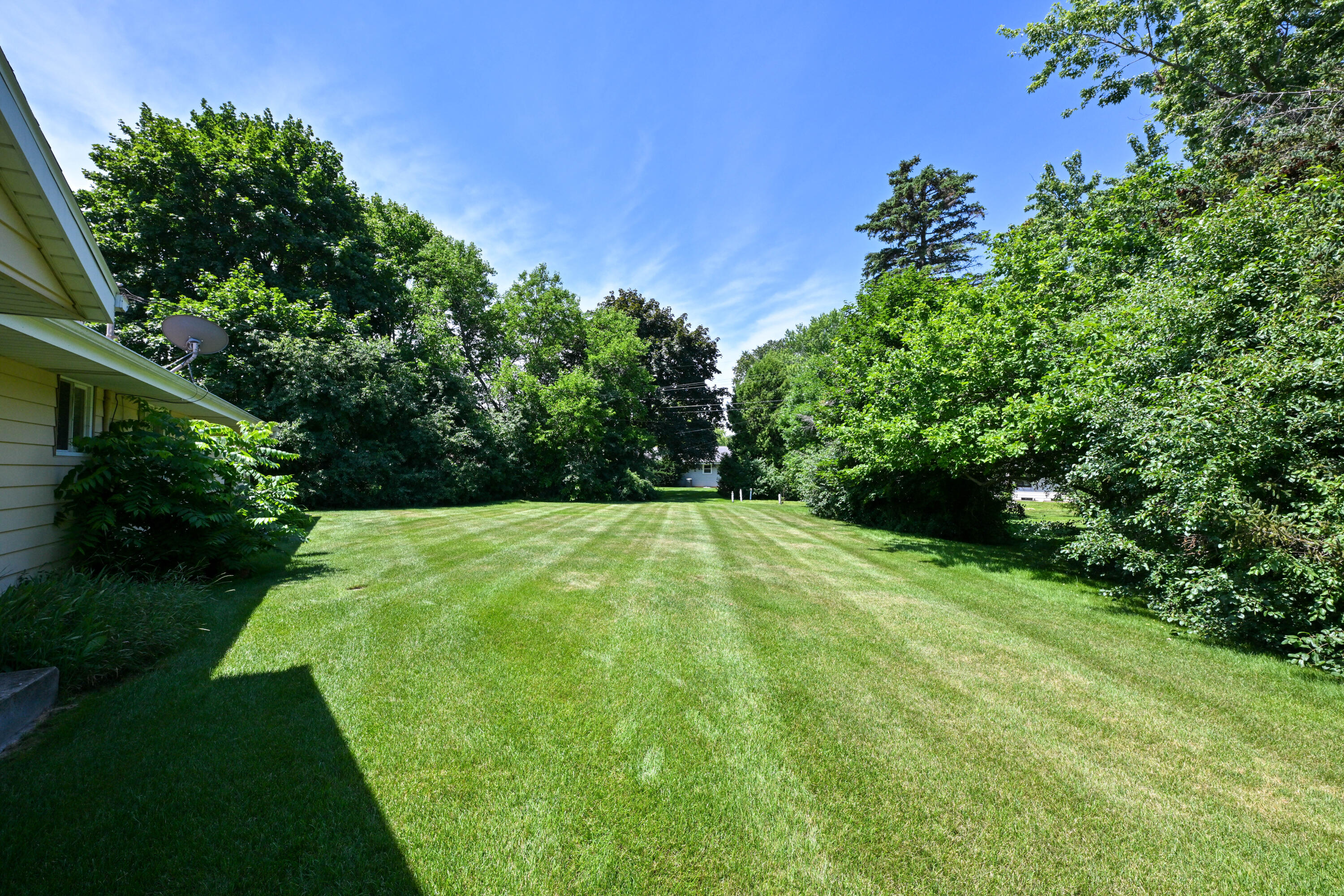 8048 N Greenview Ct