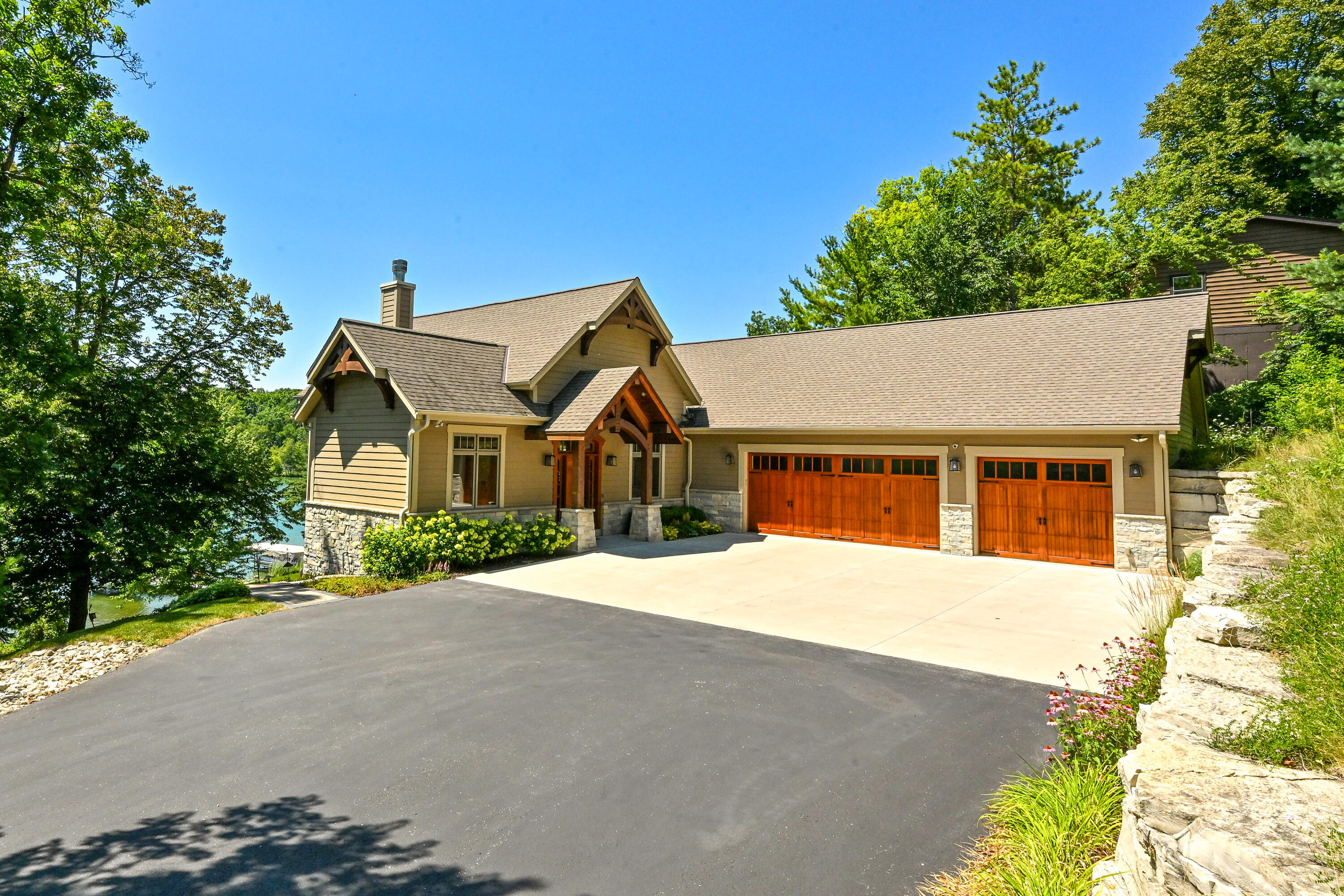 5531 Peters Dr