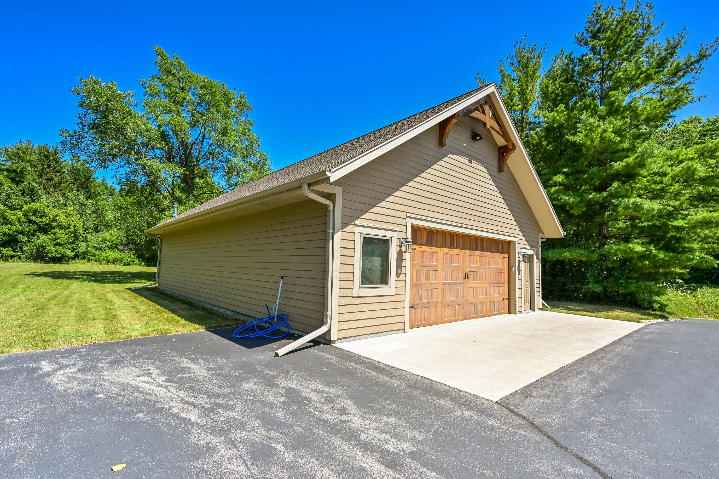 5531 Peters Dr