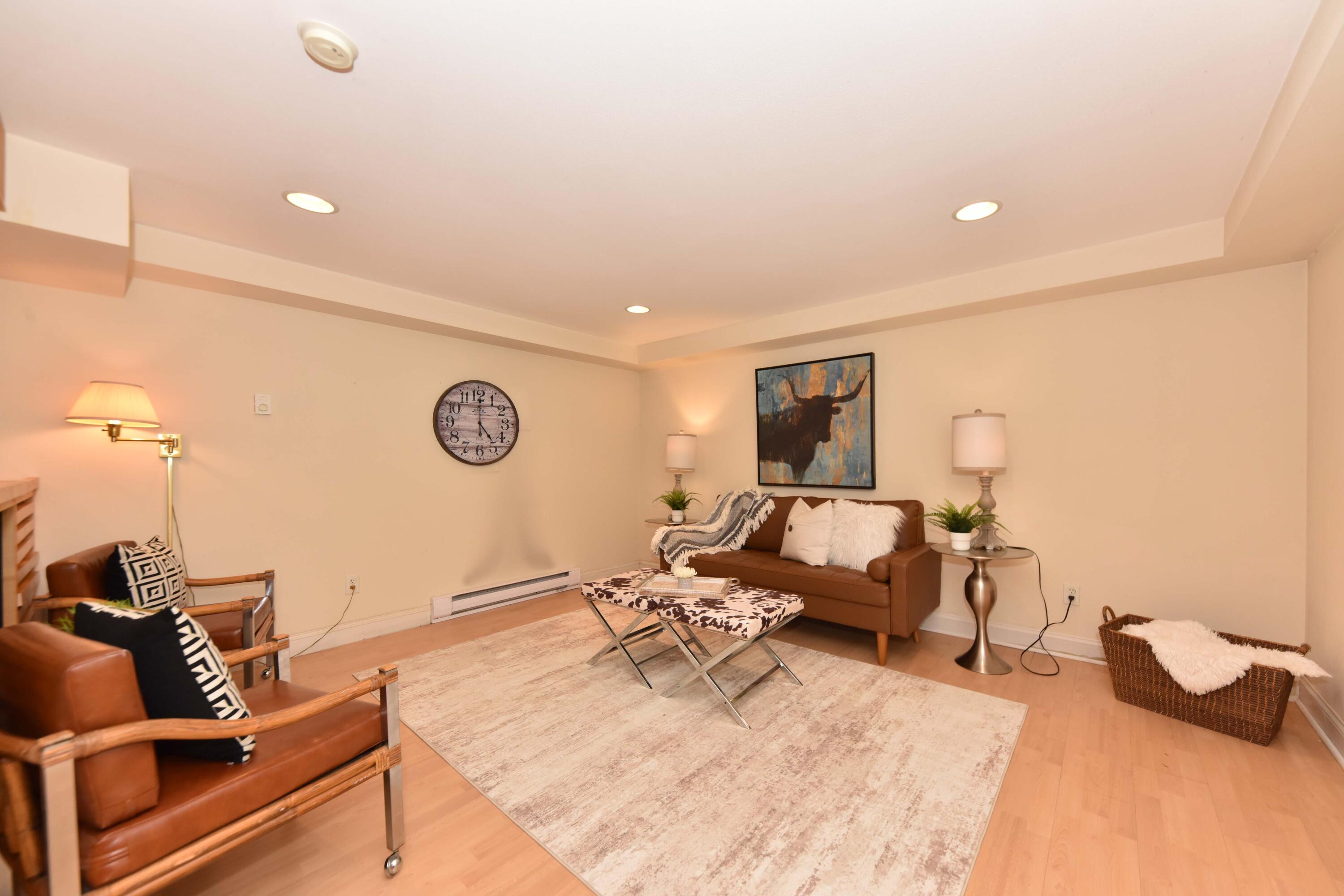 2220 Stonecroft Dr
