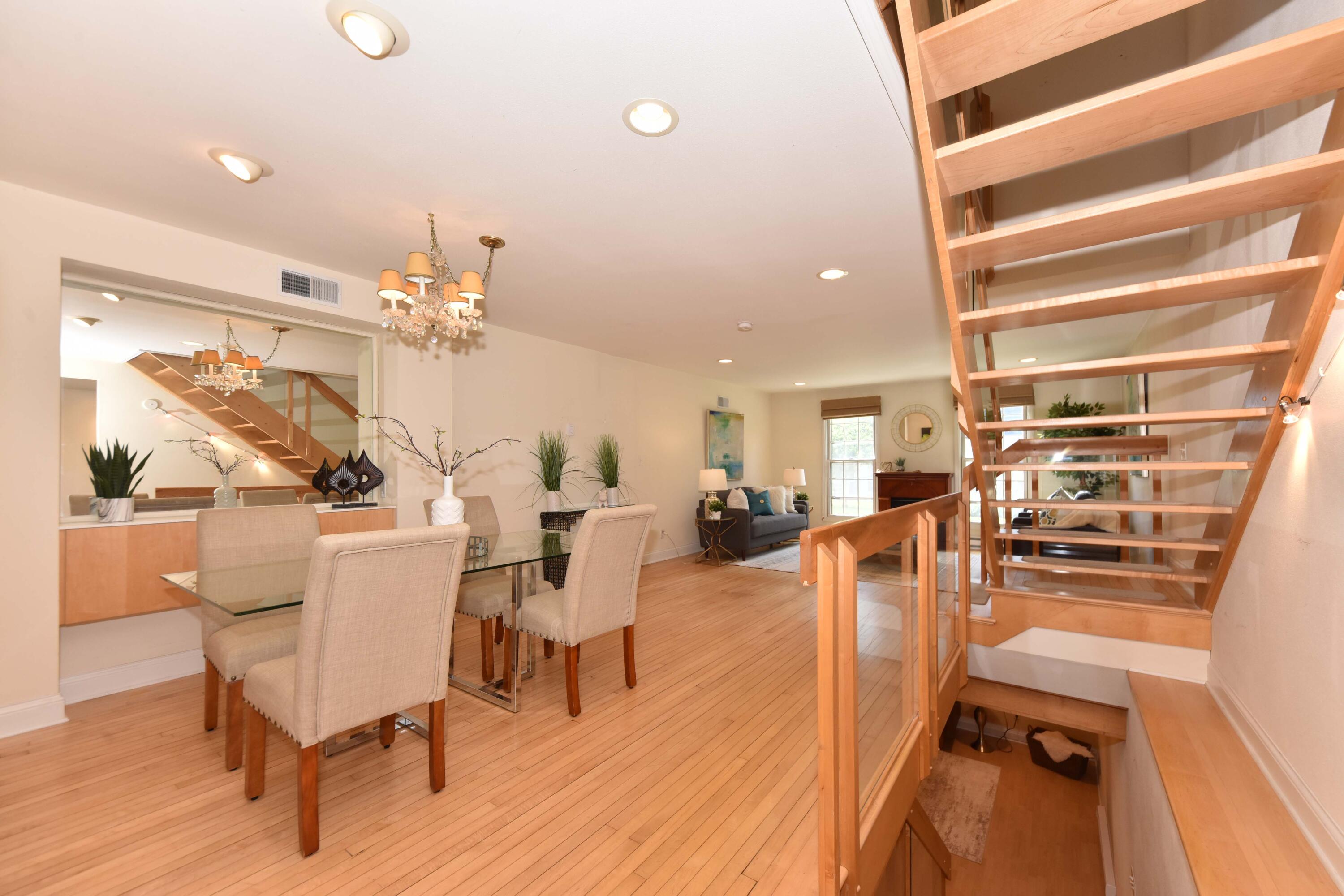 2220 Stonecroft Dr