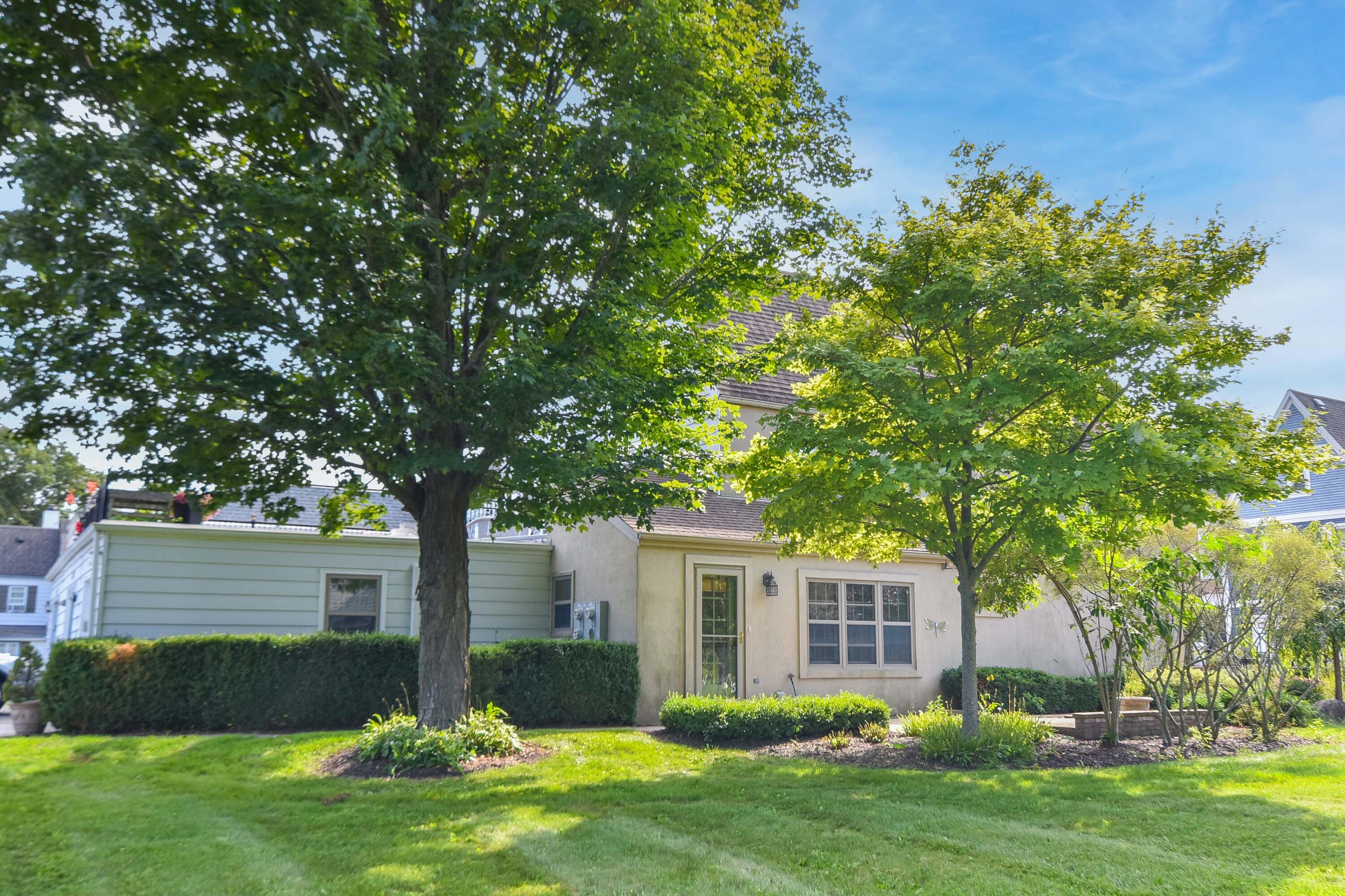 2220 Stonecroft Dr