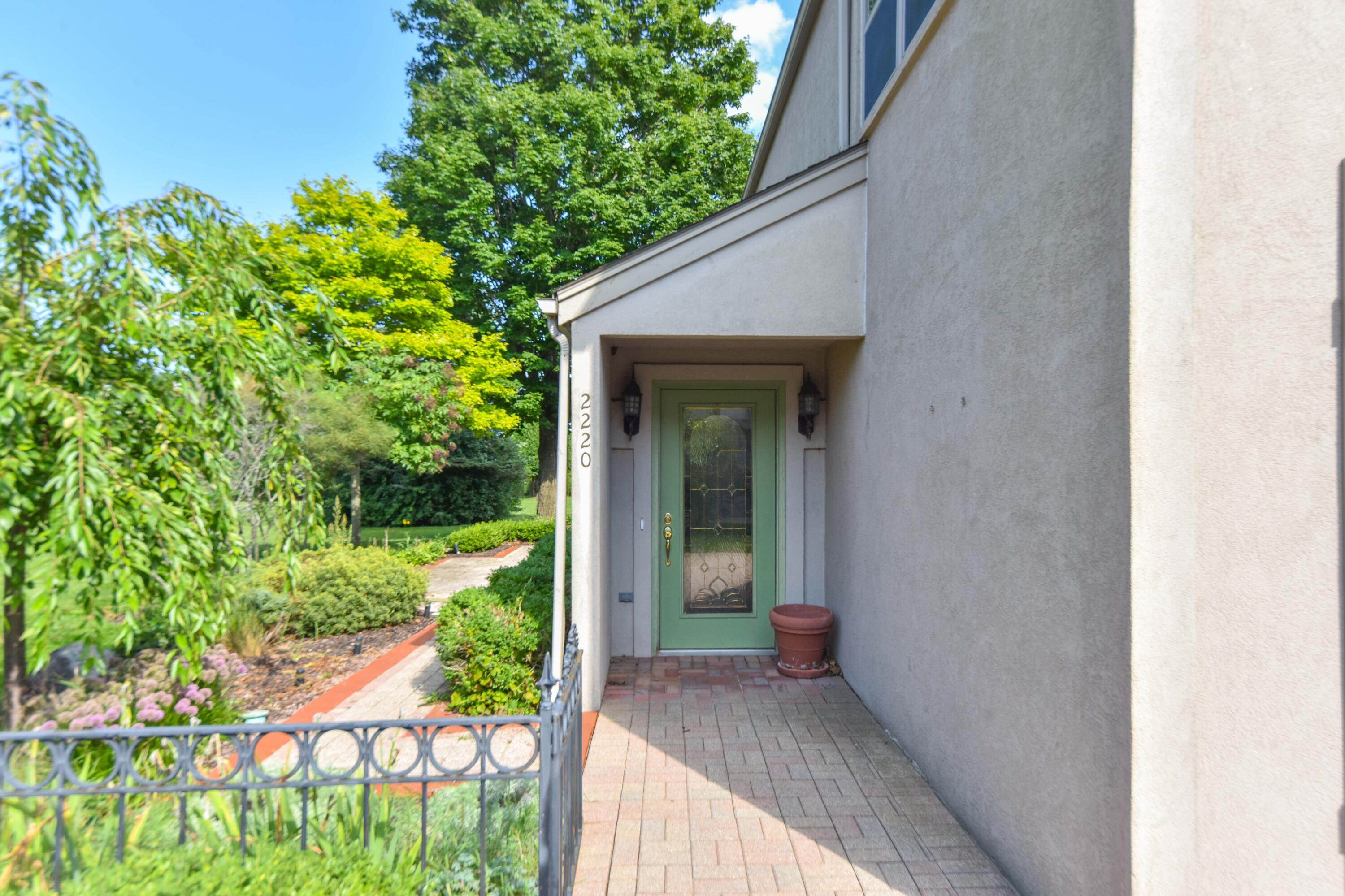 2220 Stonecroft Dr
