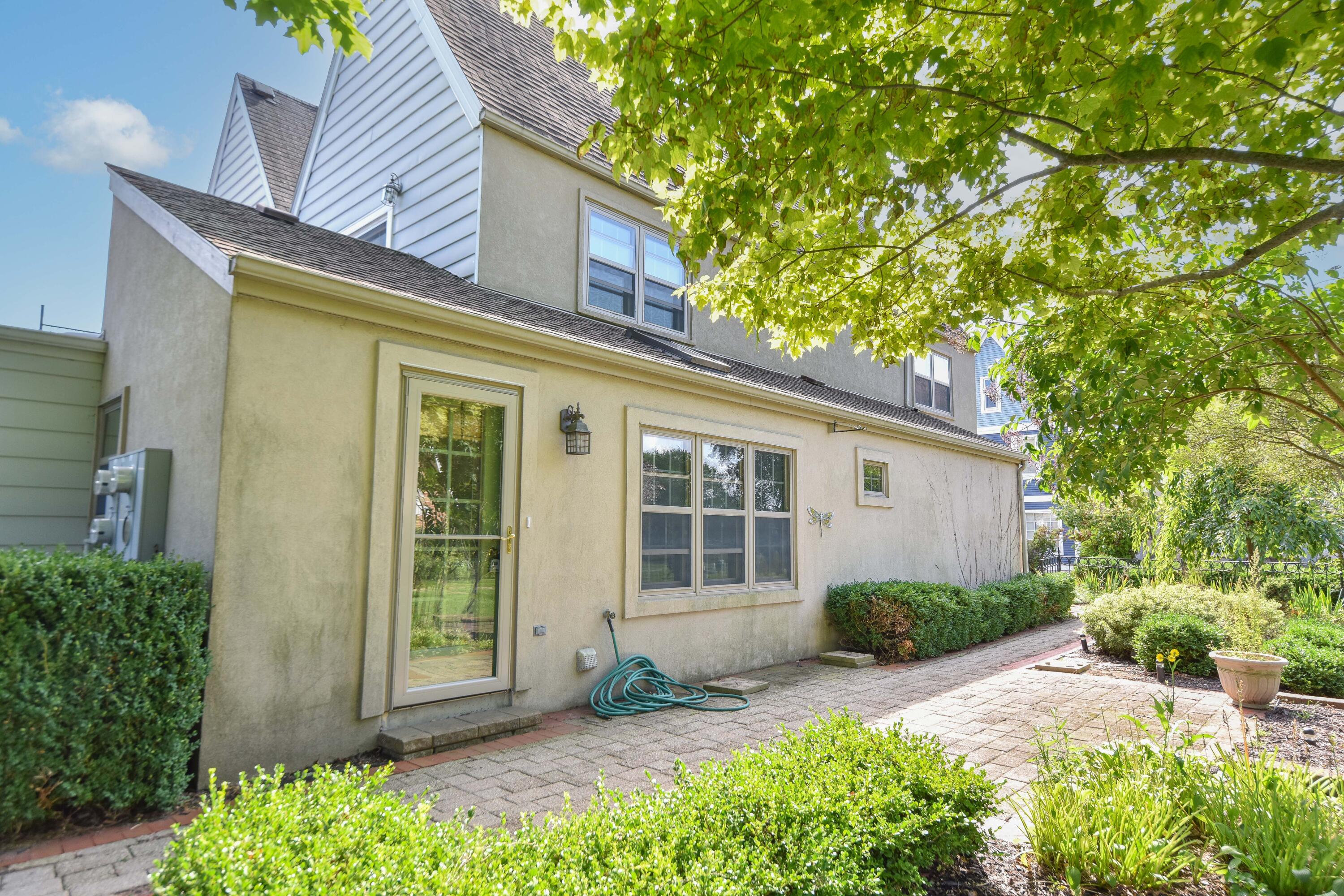 2220 Stonecroft Dr