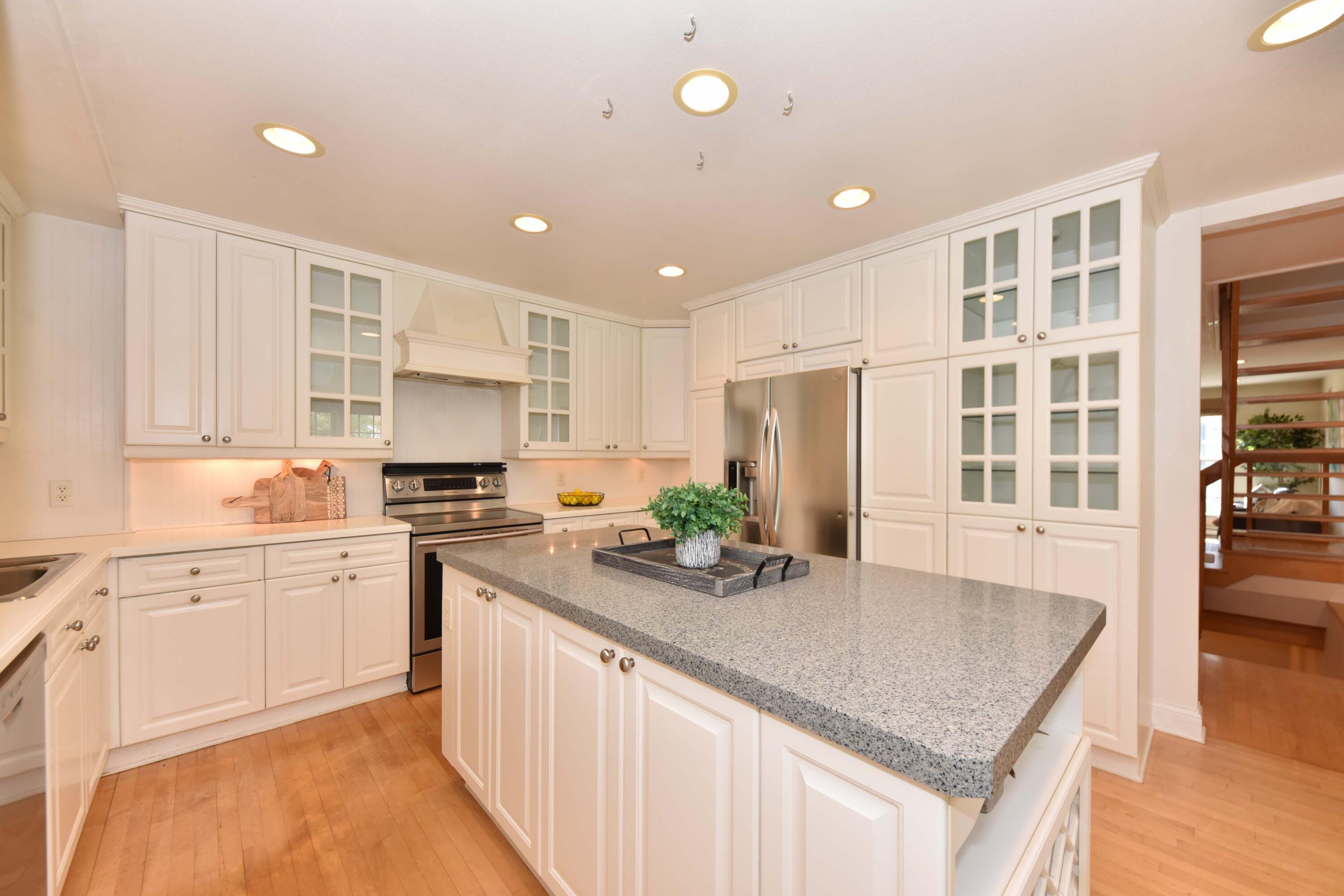 2220 Stonecroft Dr