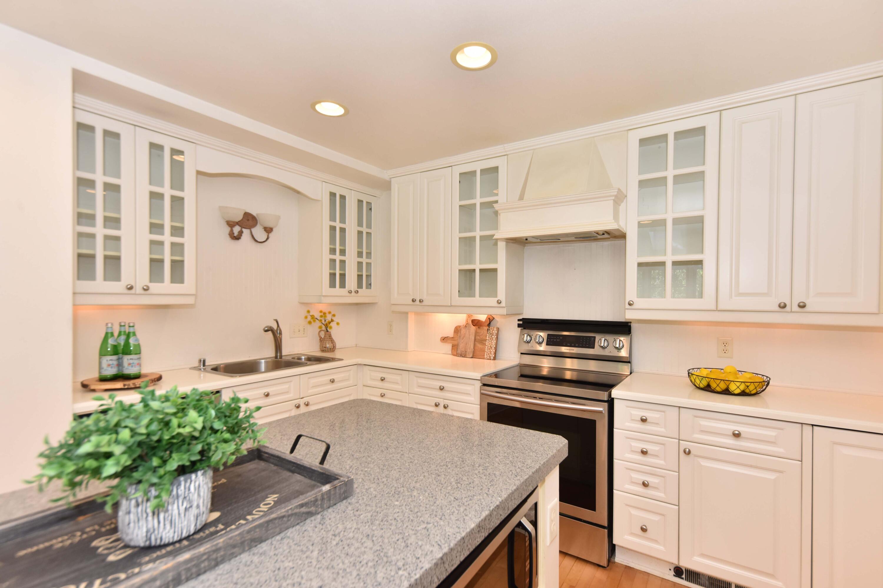 2220 Stonecroft Dr