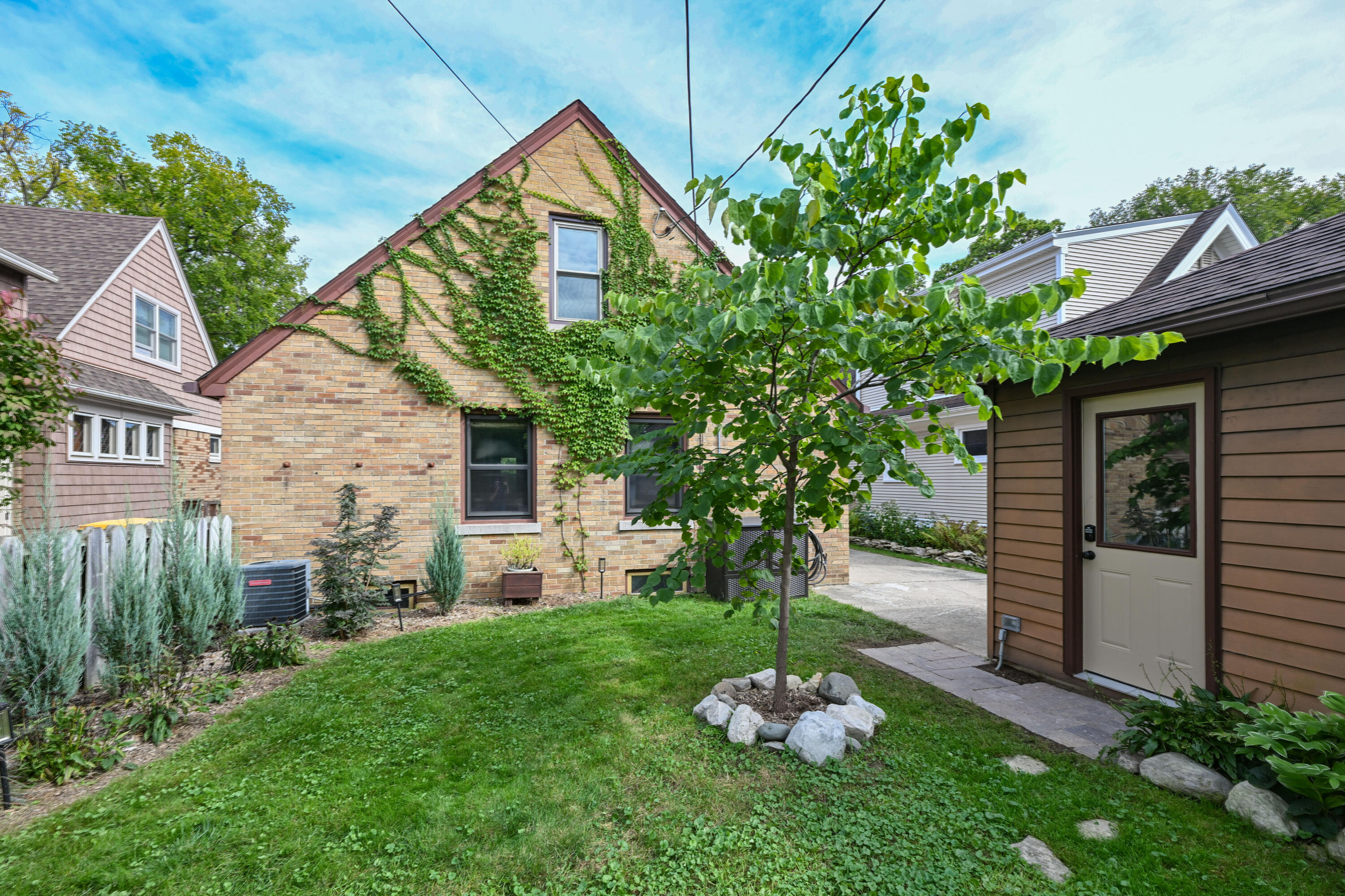 2563 N 71st St