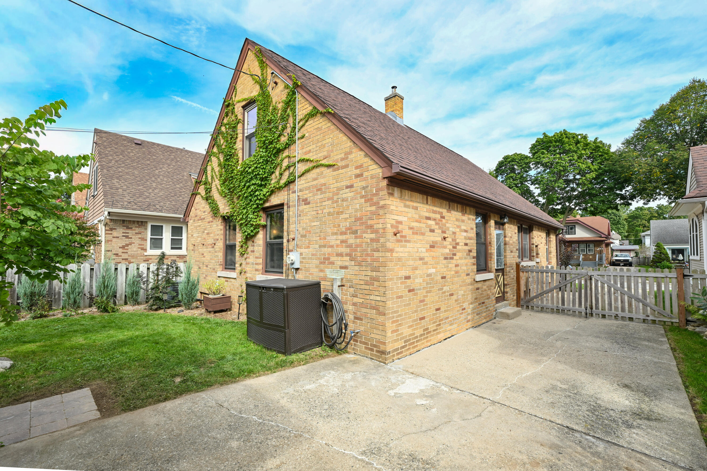 2563 N 71st St