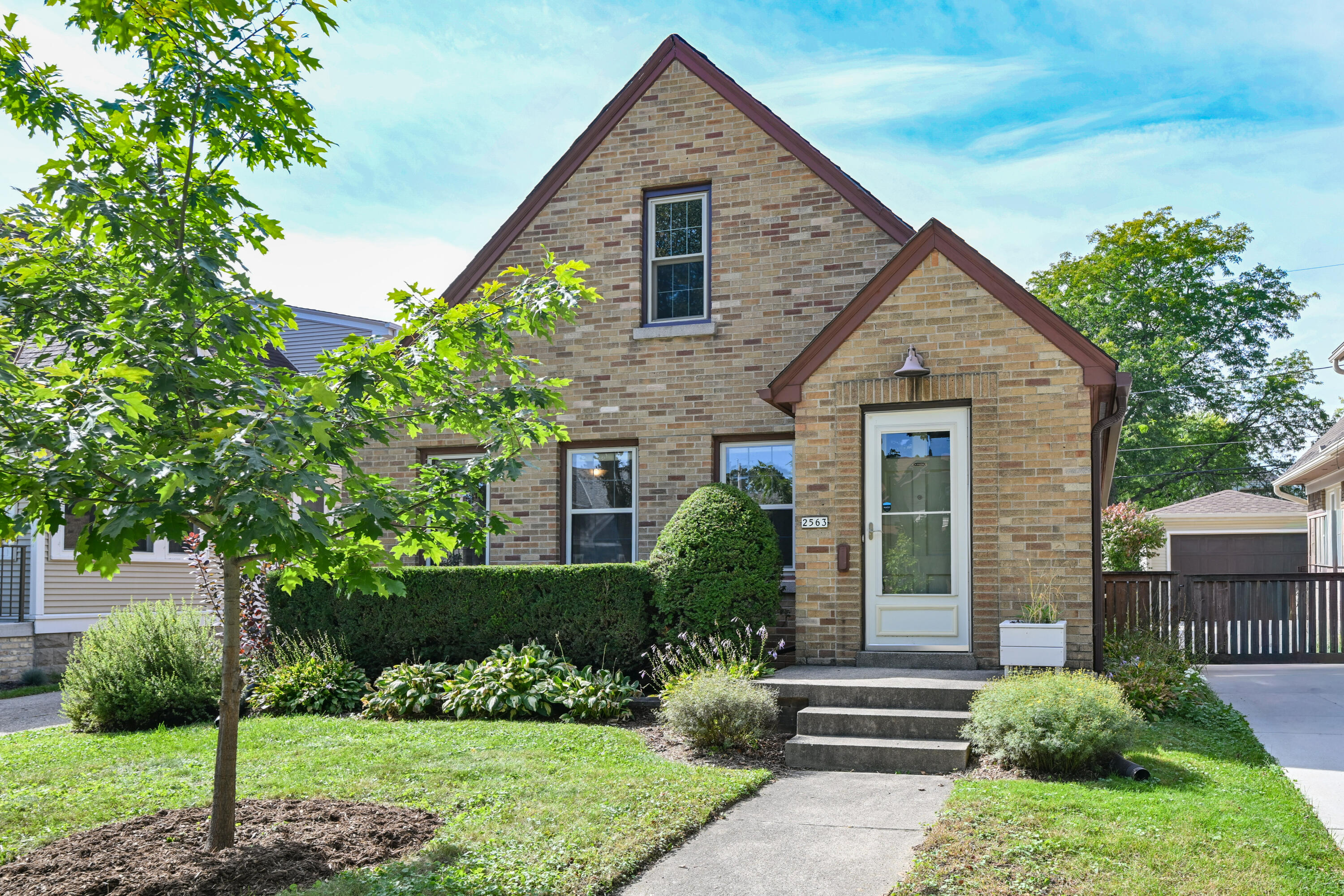 2563 N 71st St Wauwatosa WI