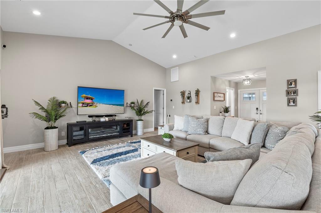 2176 Club House RD