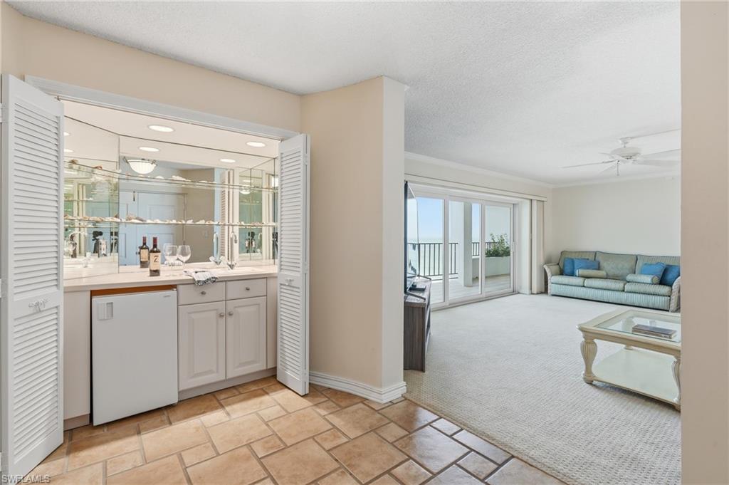 3951 Gulf Shore BLVD N 302