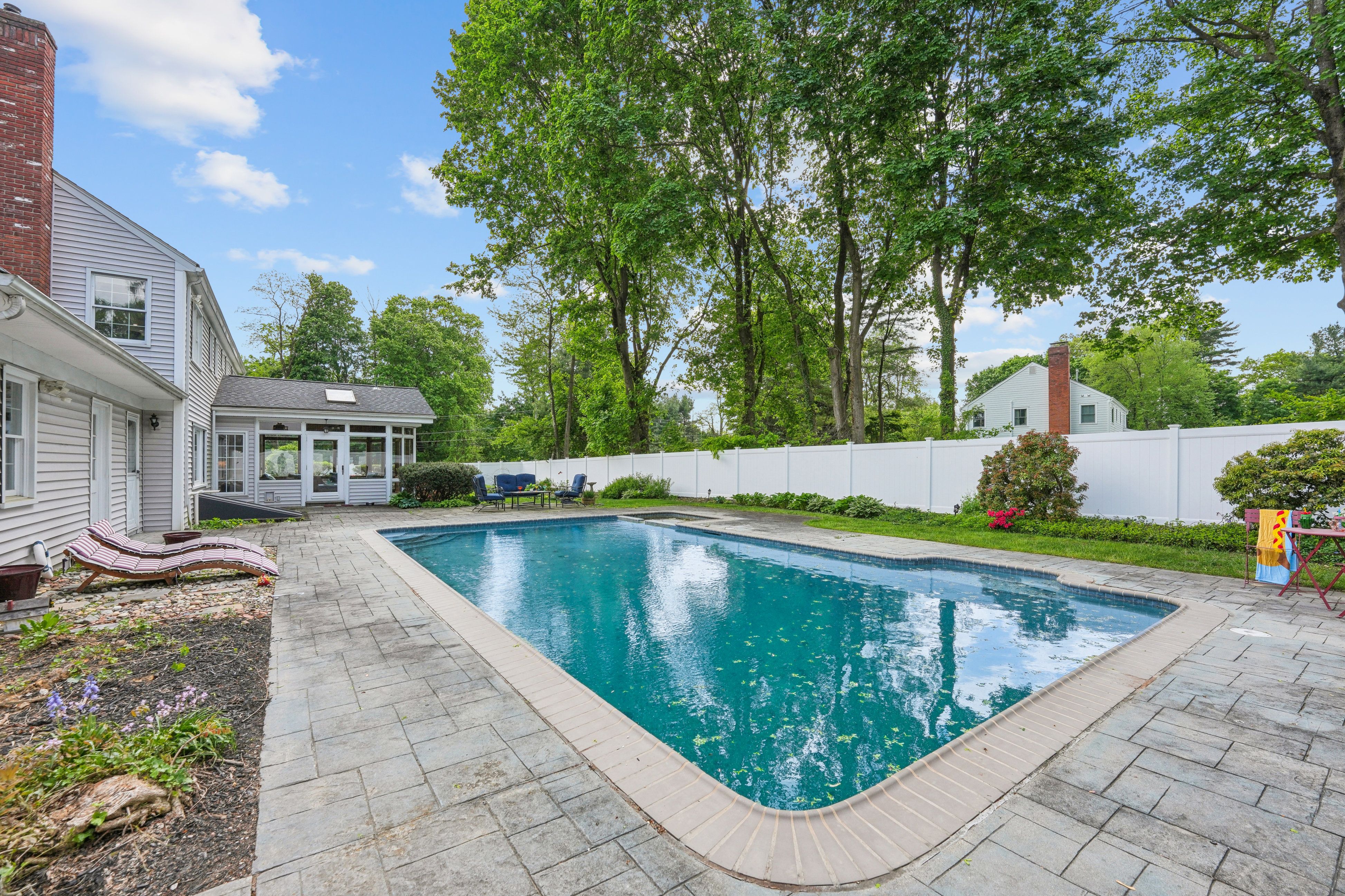 8 Harvey Drive 