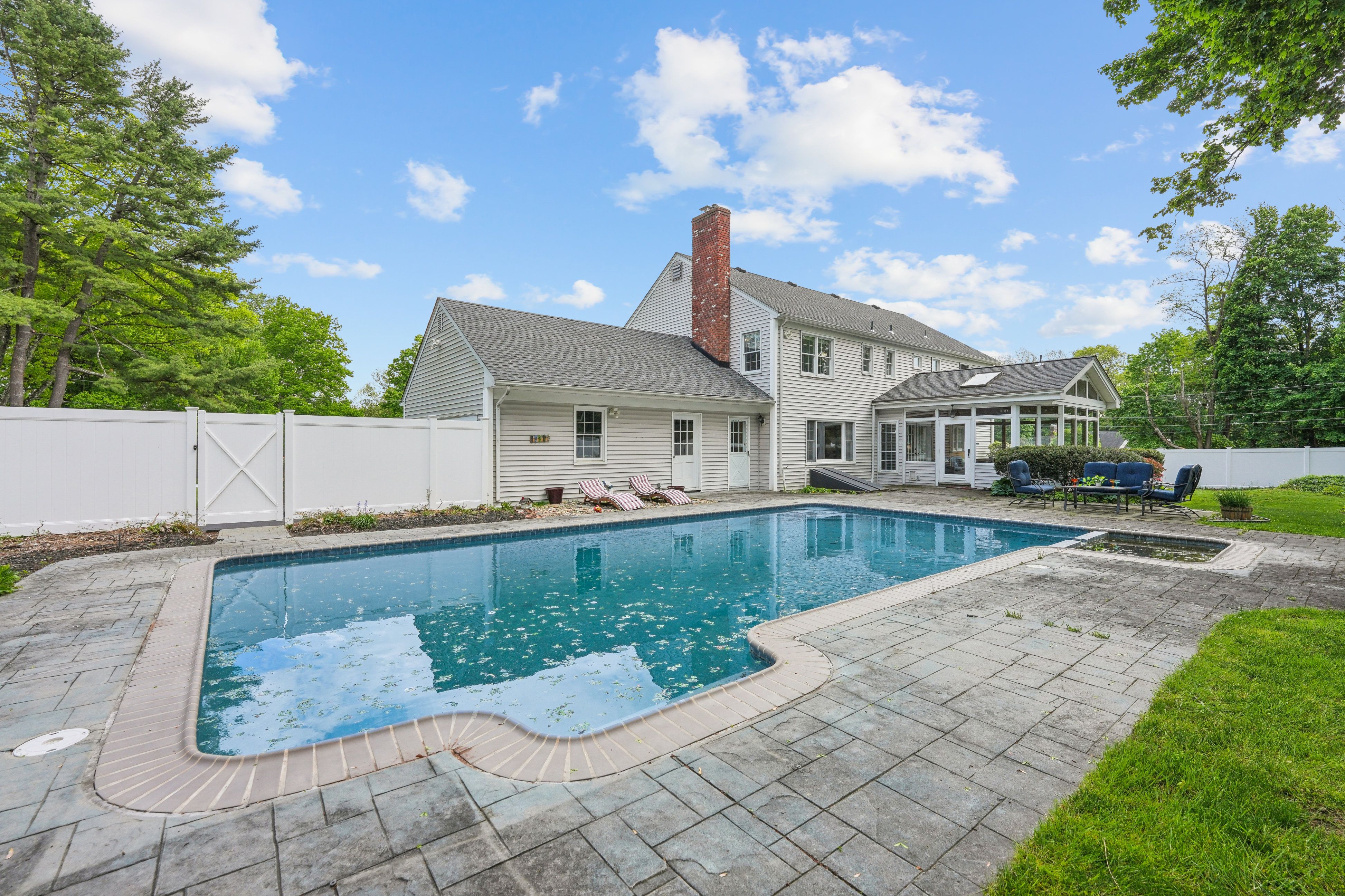 8 Harvey Drive 