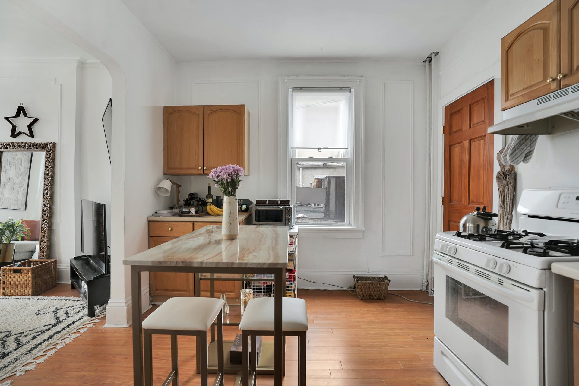211 4th St