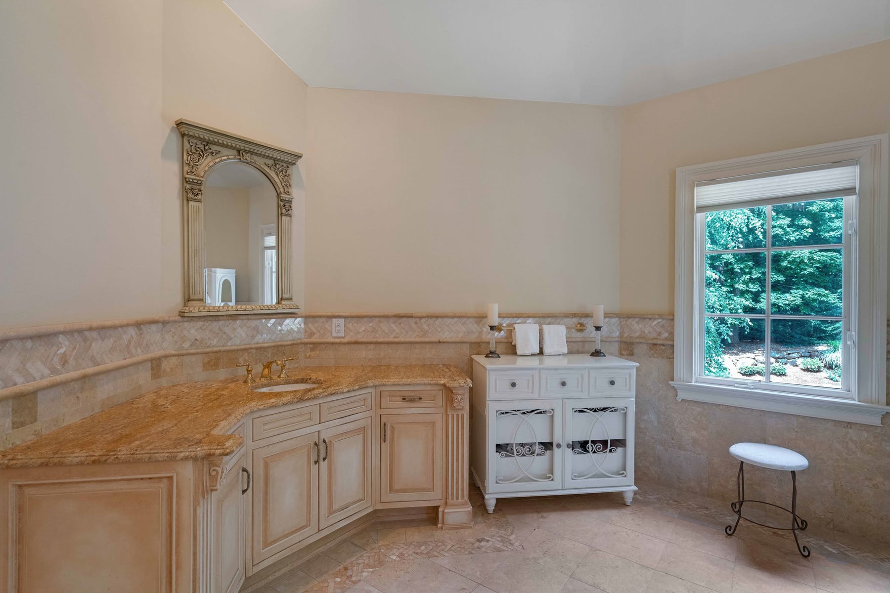150 E Allendale Rd