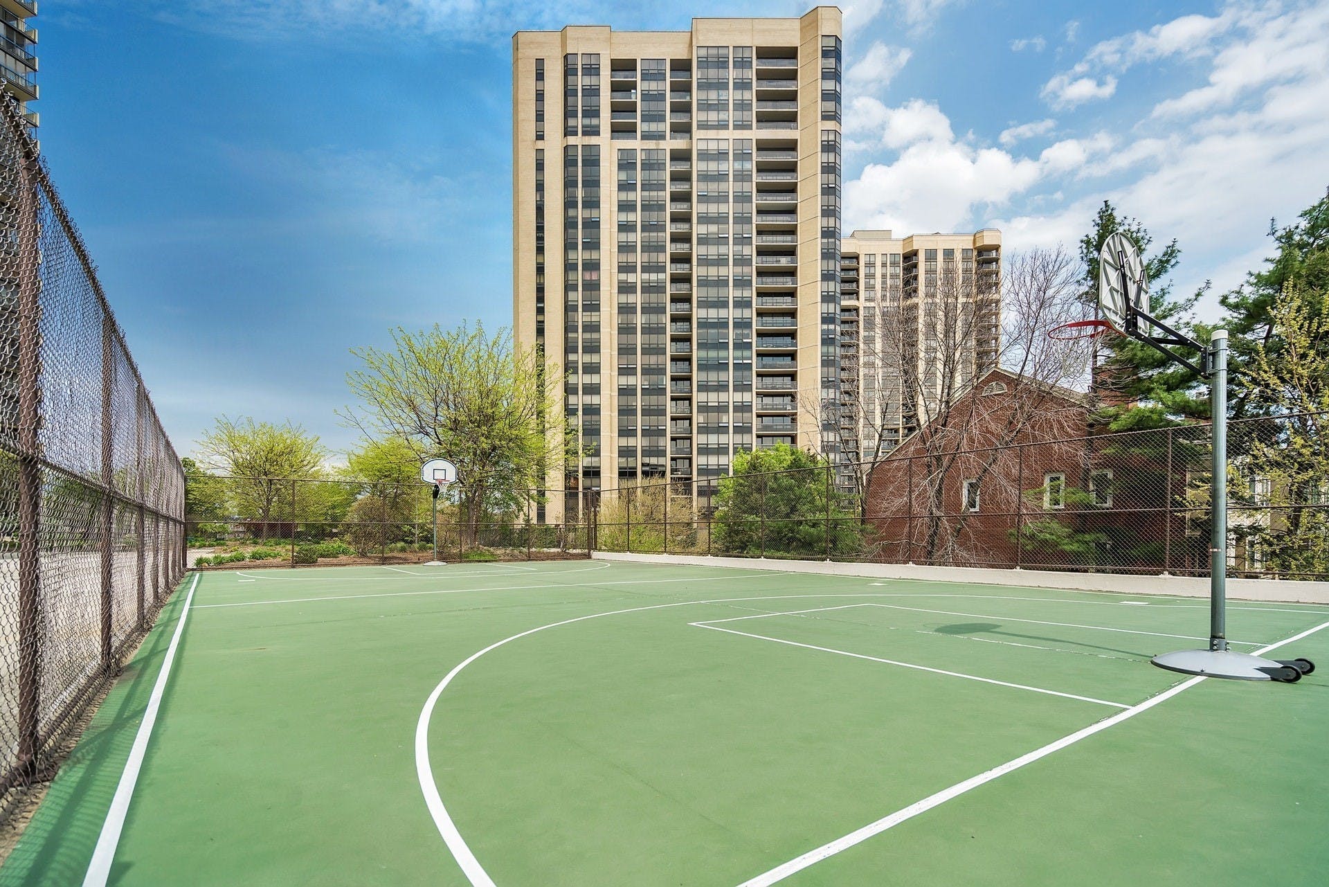 300 Winston Dr 811