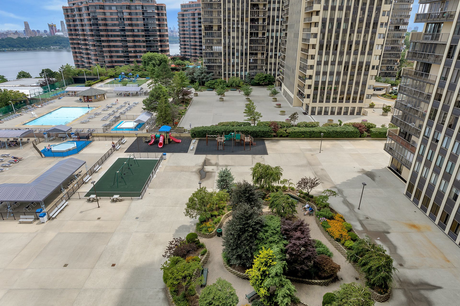 300 Winston Dr 811