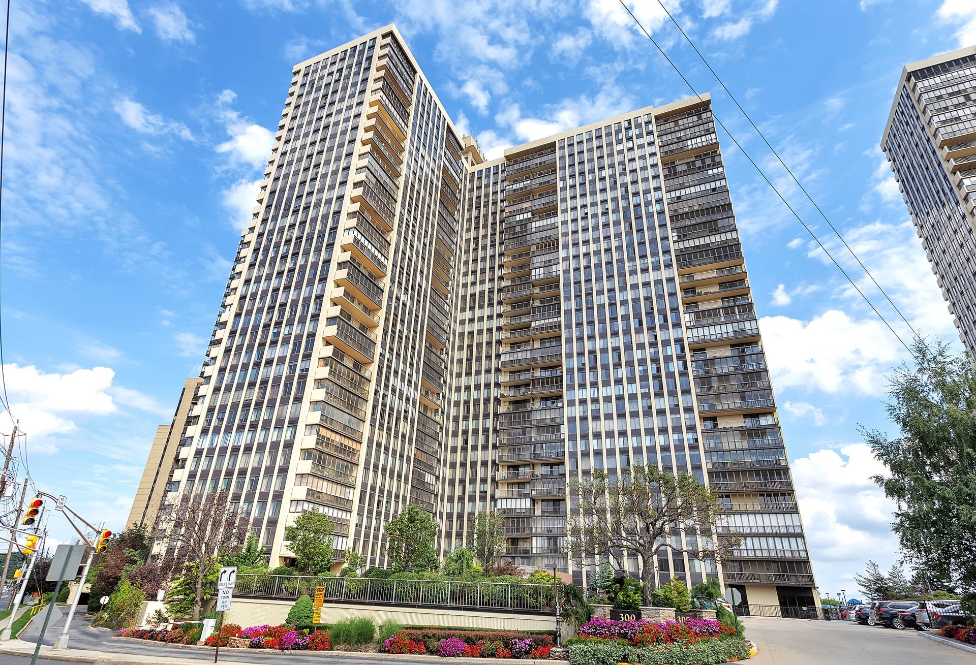 300 Winston Dr 811