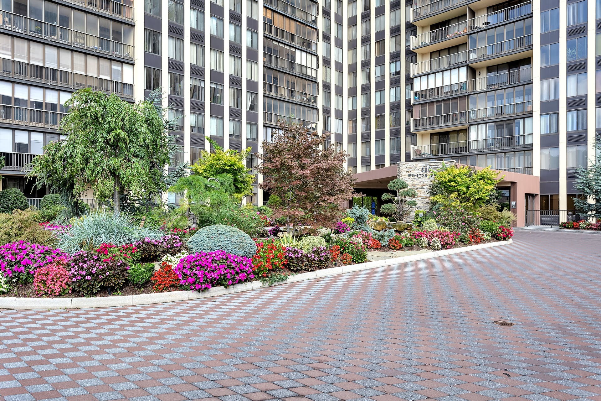 300 Winston Dr 811