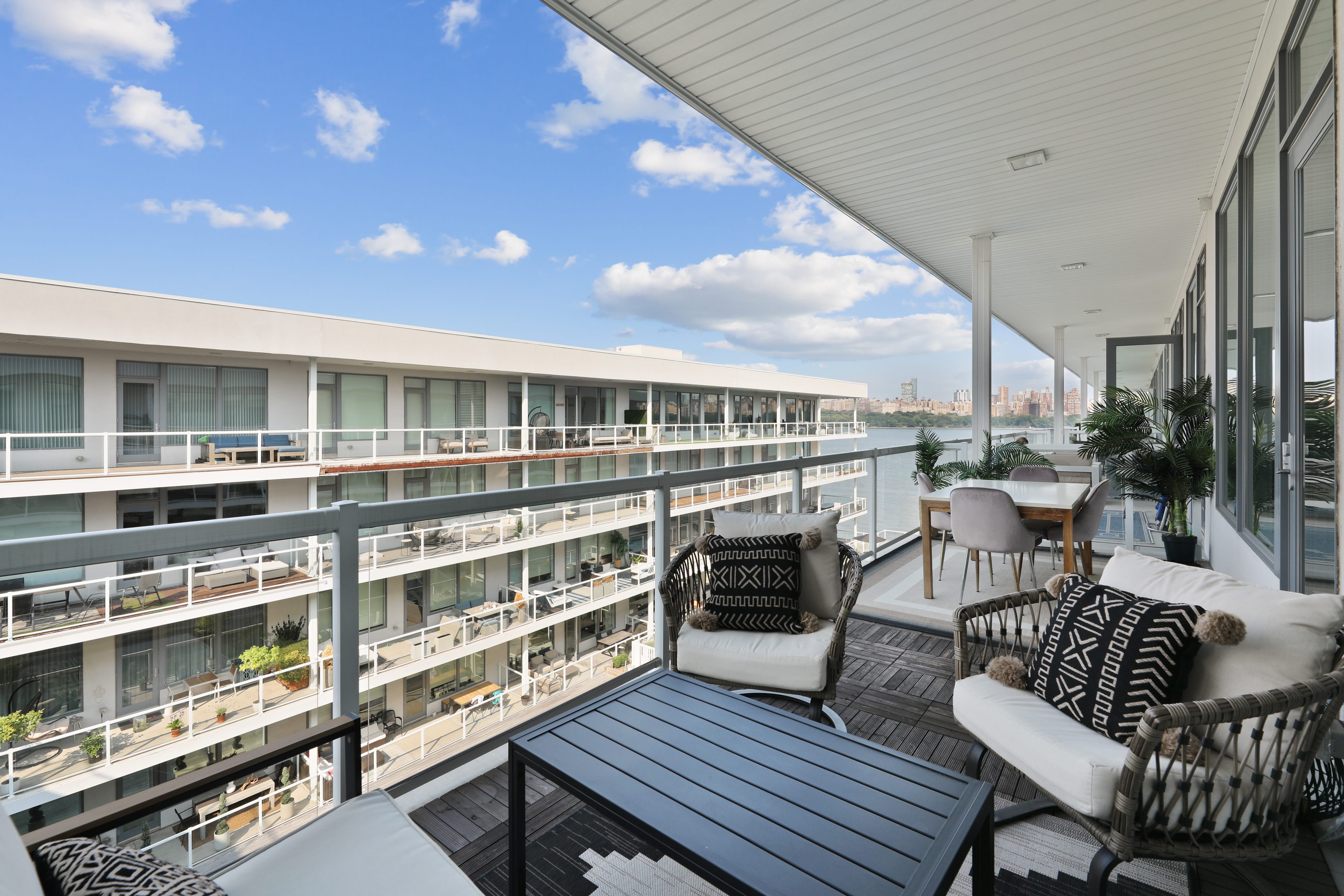 3 Somerset Lane PH603
