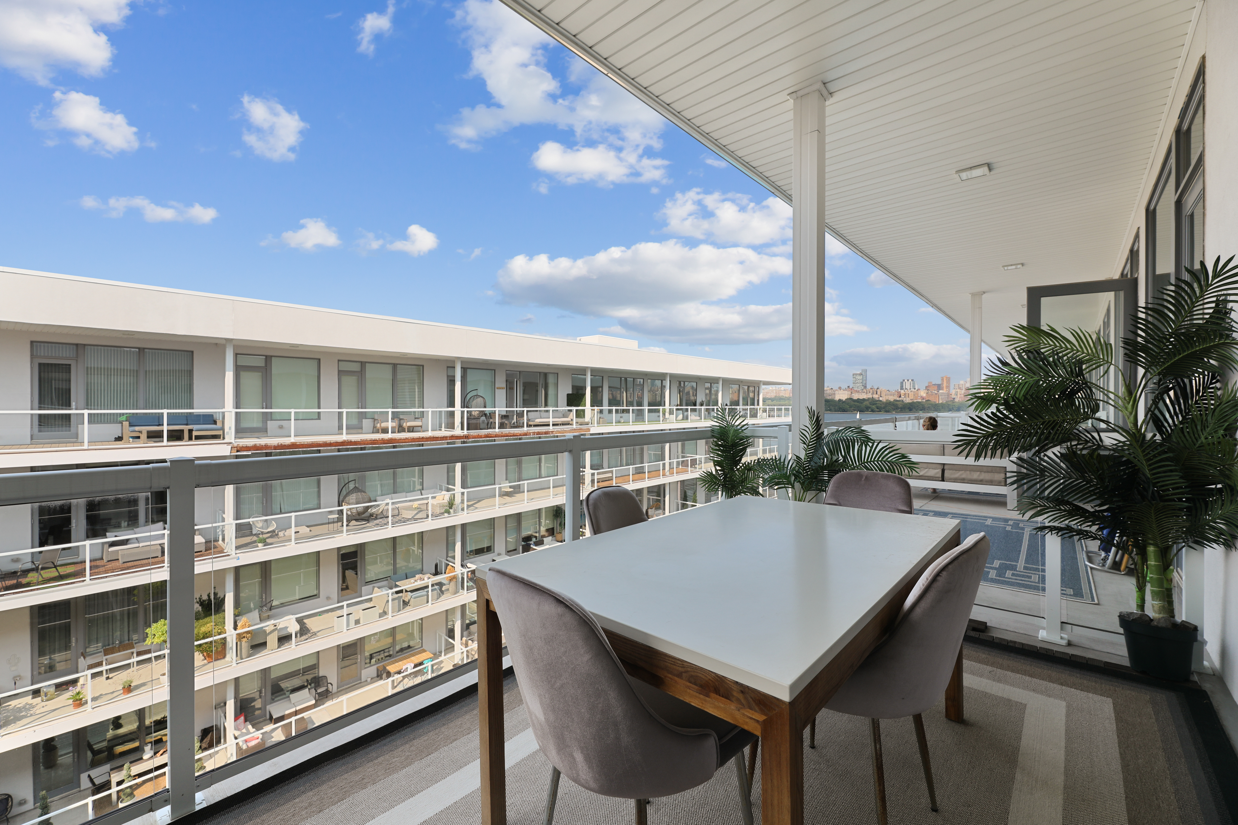 3 Somerset Lane PH603