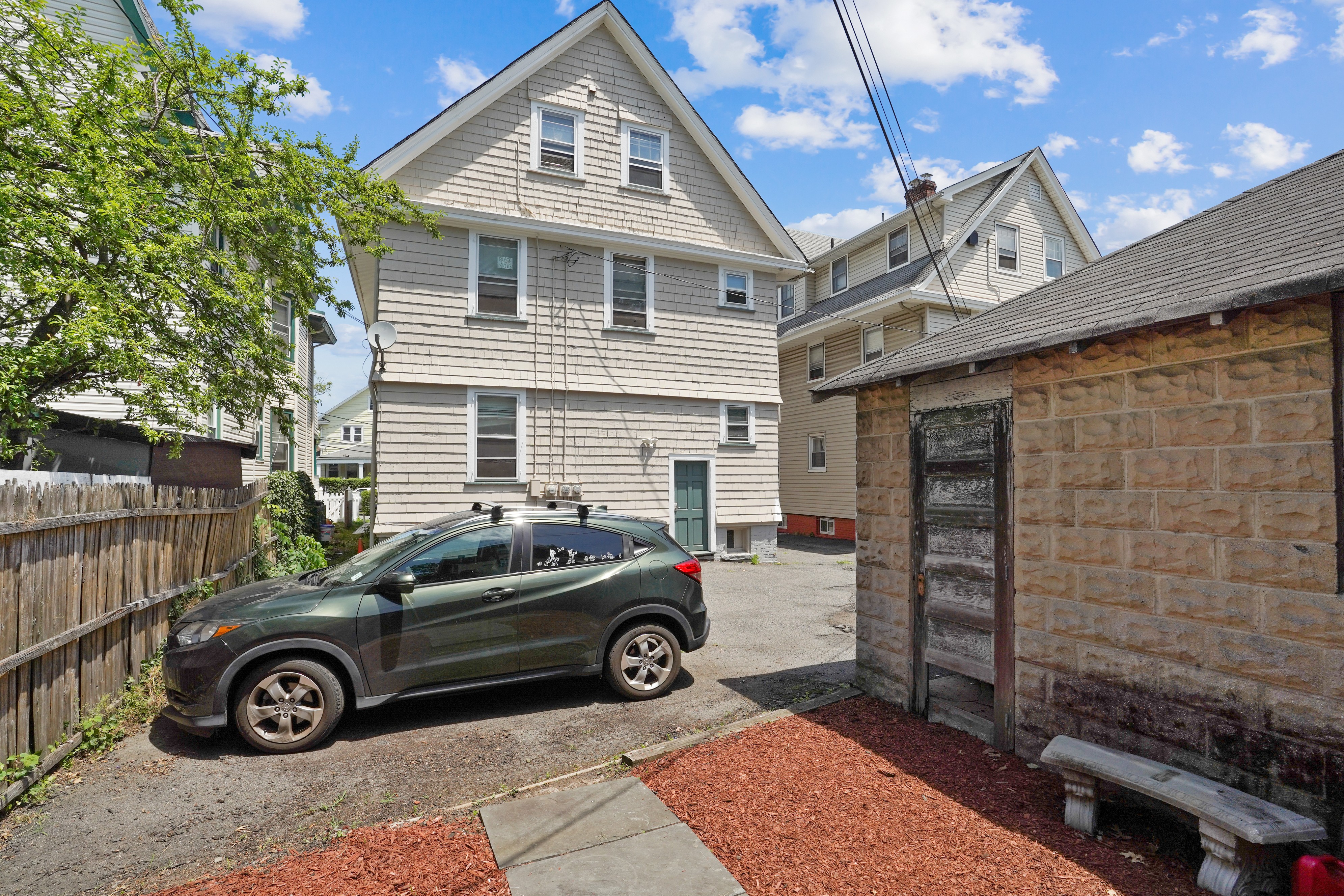 4 Hawthorne Place