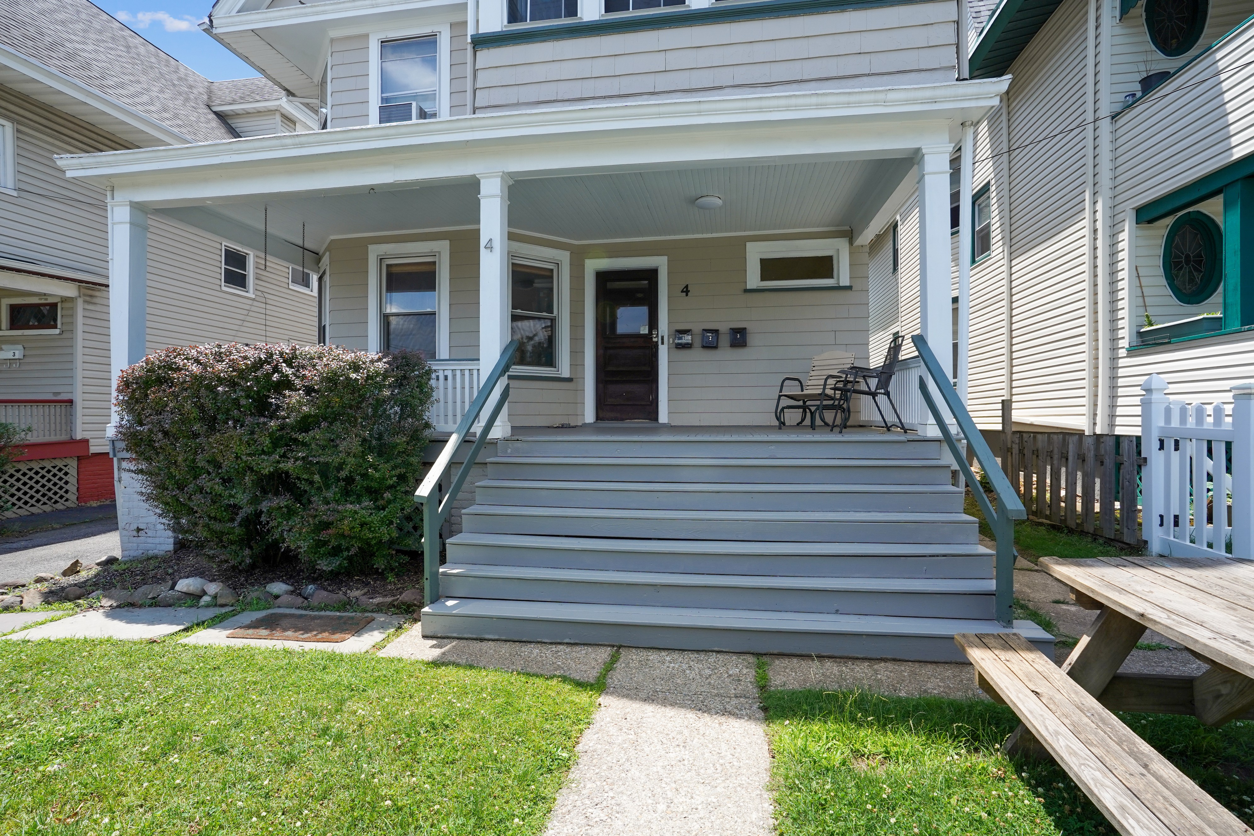 4 Hawthorne Place