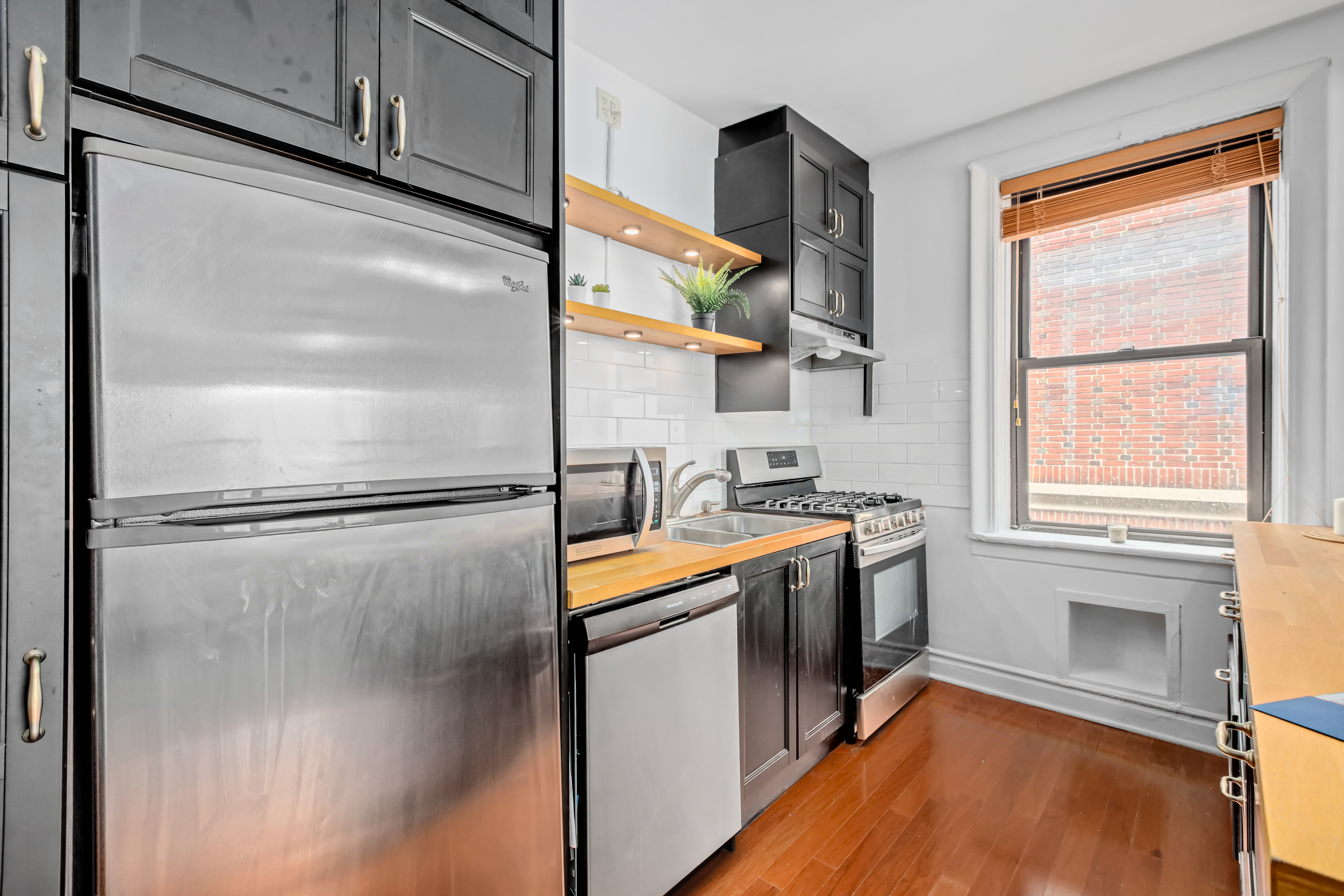 1055 Blvd East 8