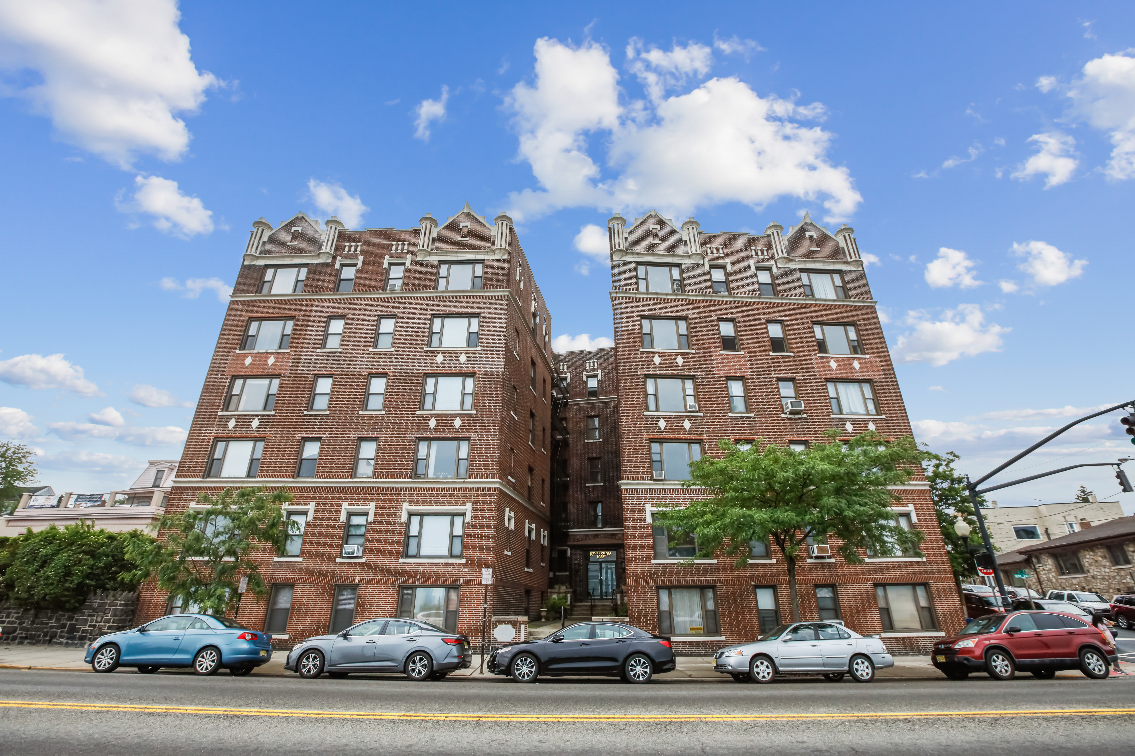 1055 Blvd East 8
